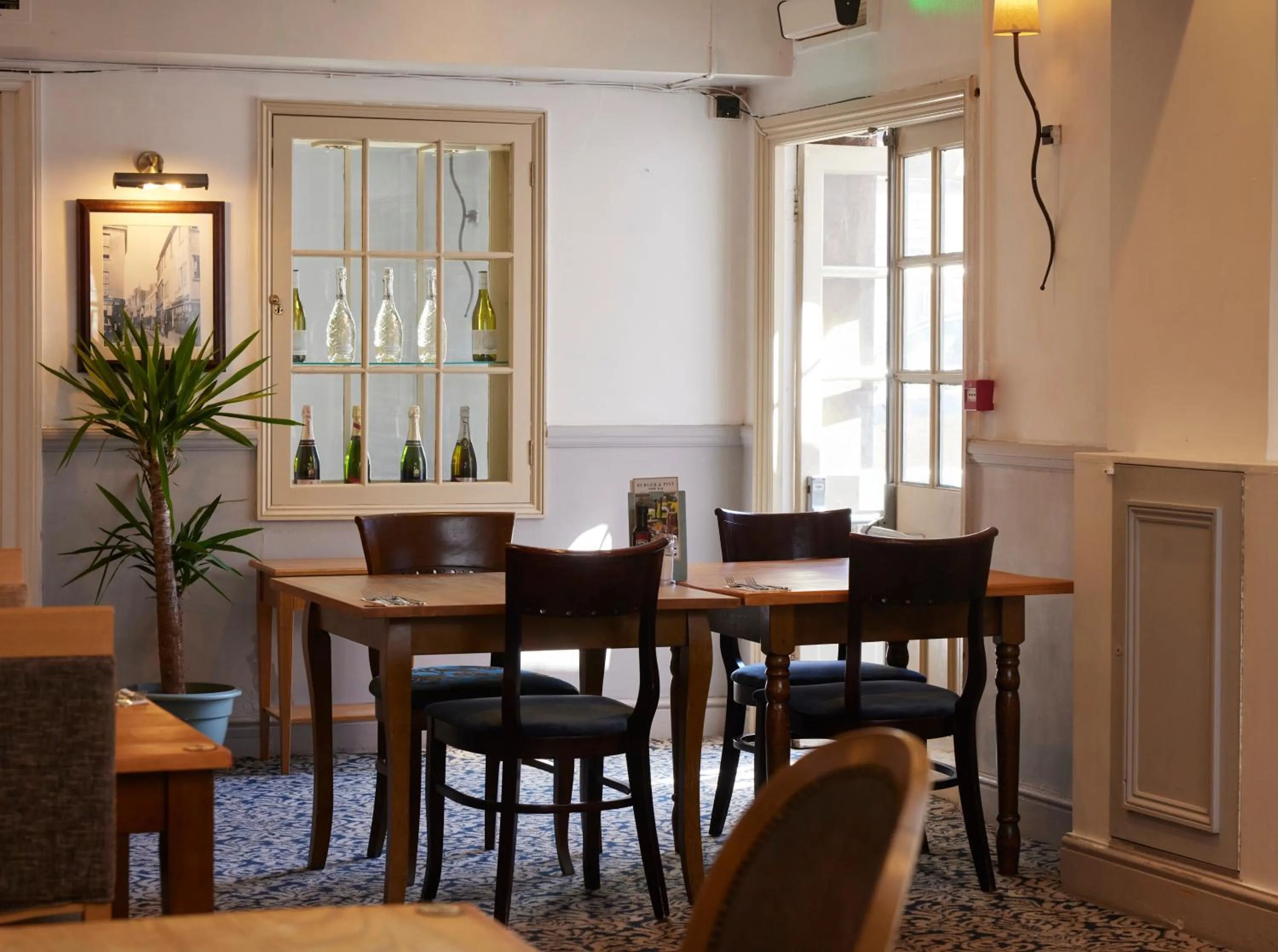 Restaurant/places to eat in Sun Hotel by Greene King Inns