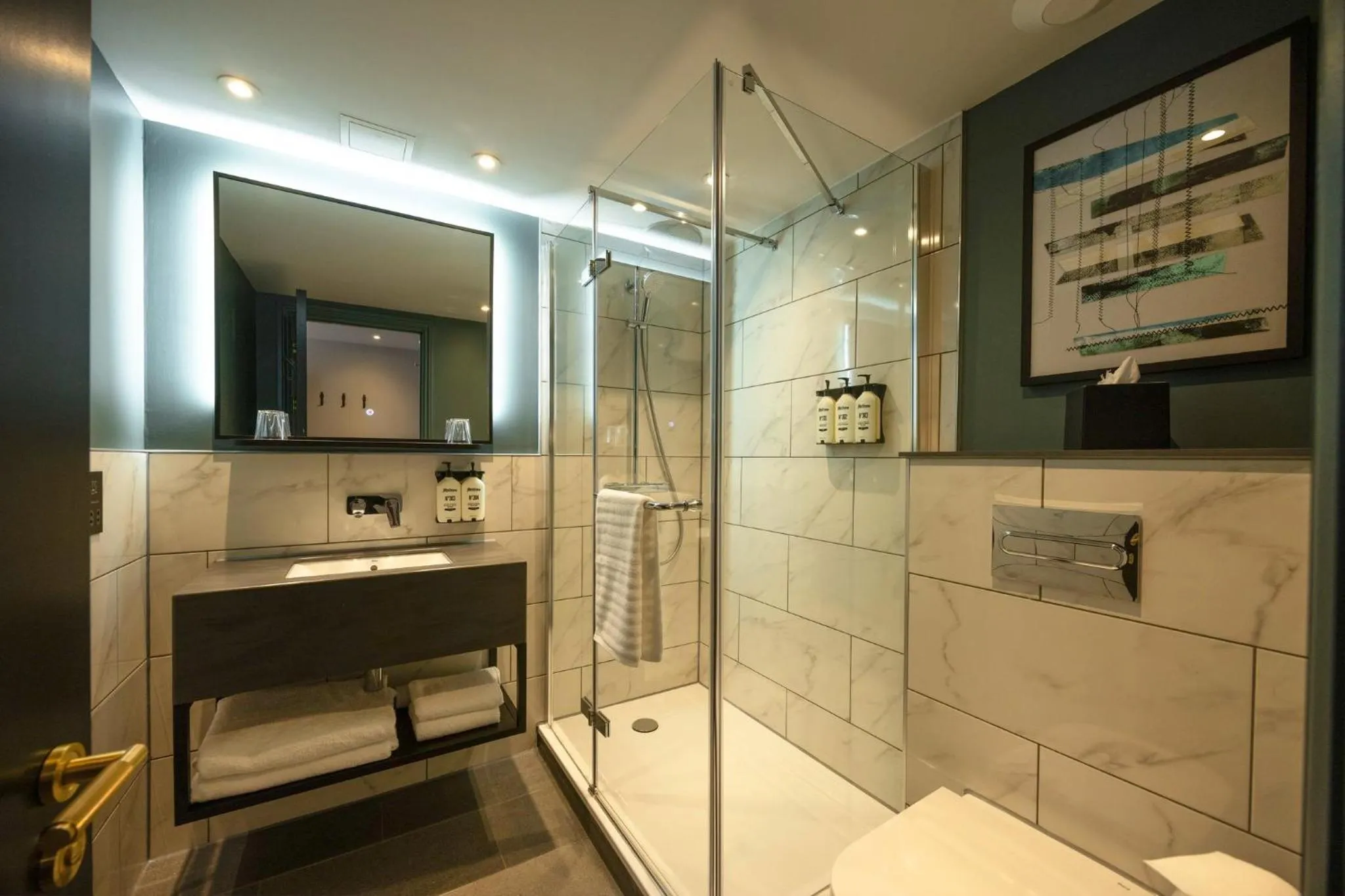 Bathroom in Hotel Indigo Leeds by IHG