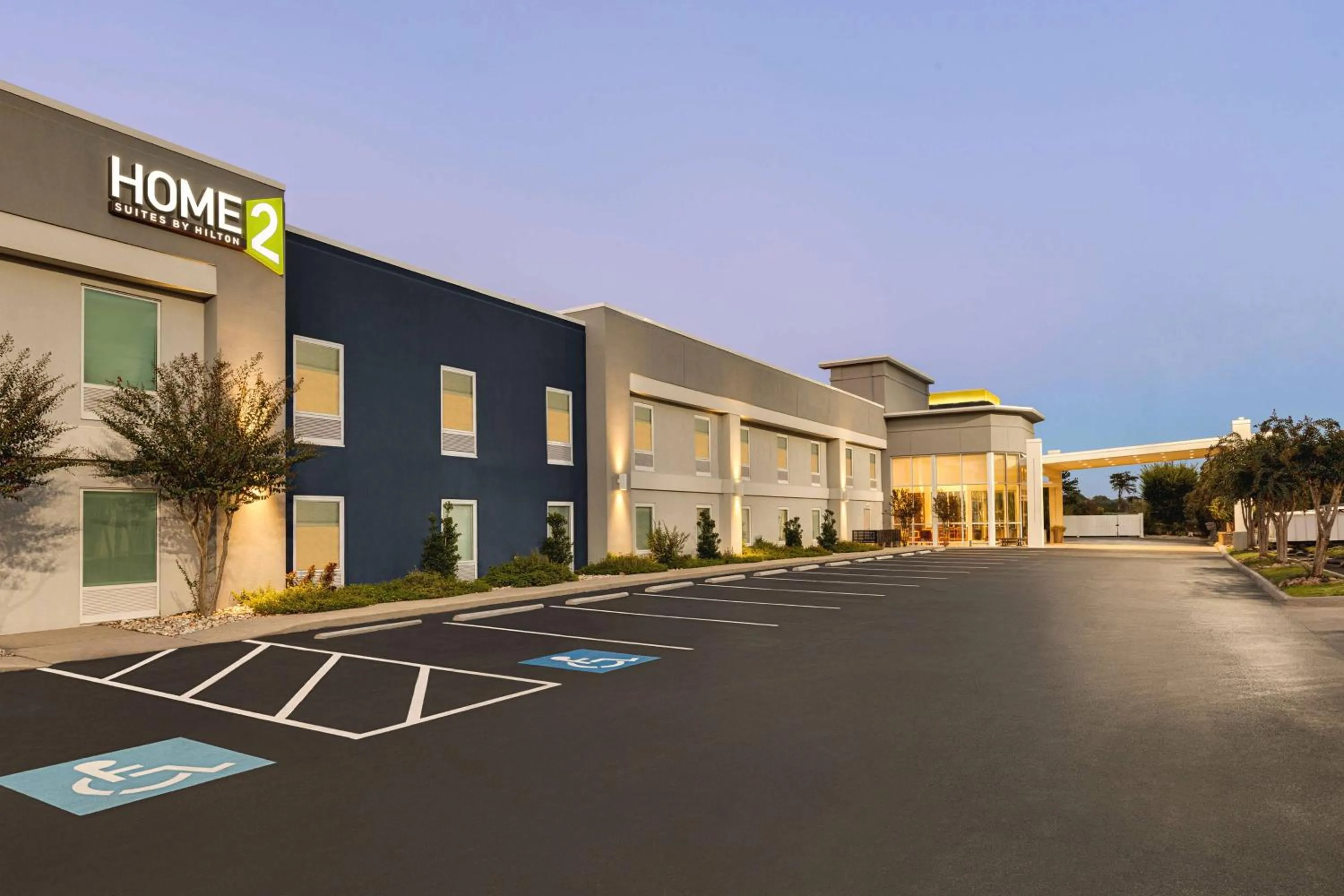 Property building in Home2 Suites By Hilton Dalton