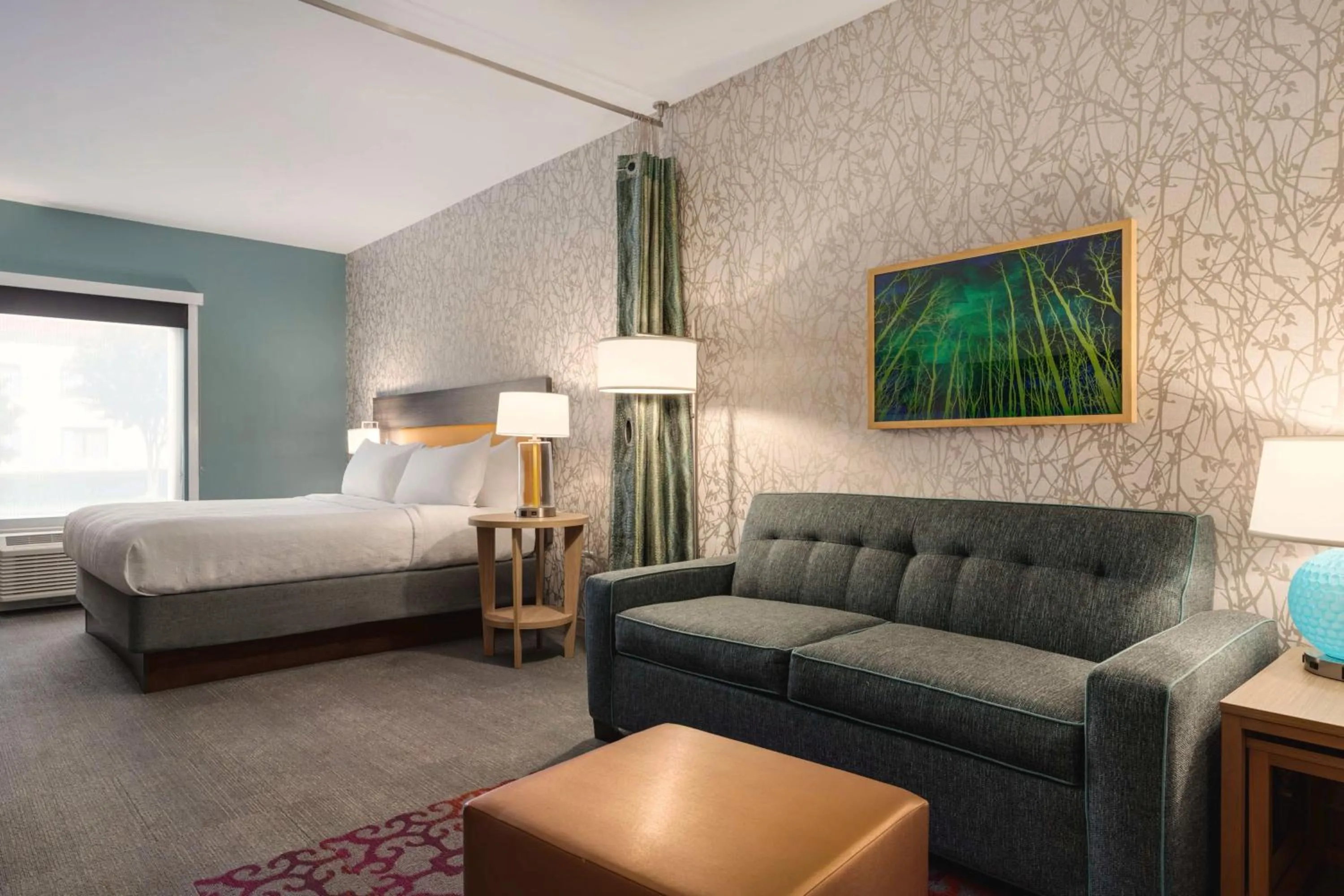 Living room, Bed in Home2 Suites By Hilton Dalton