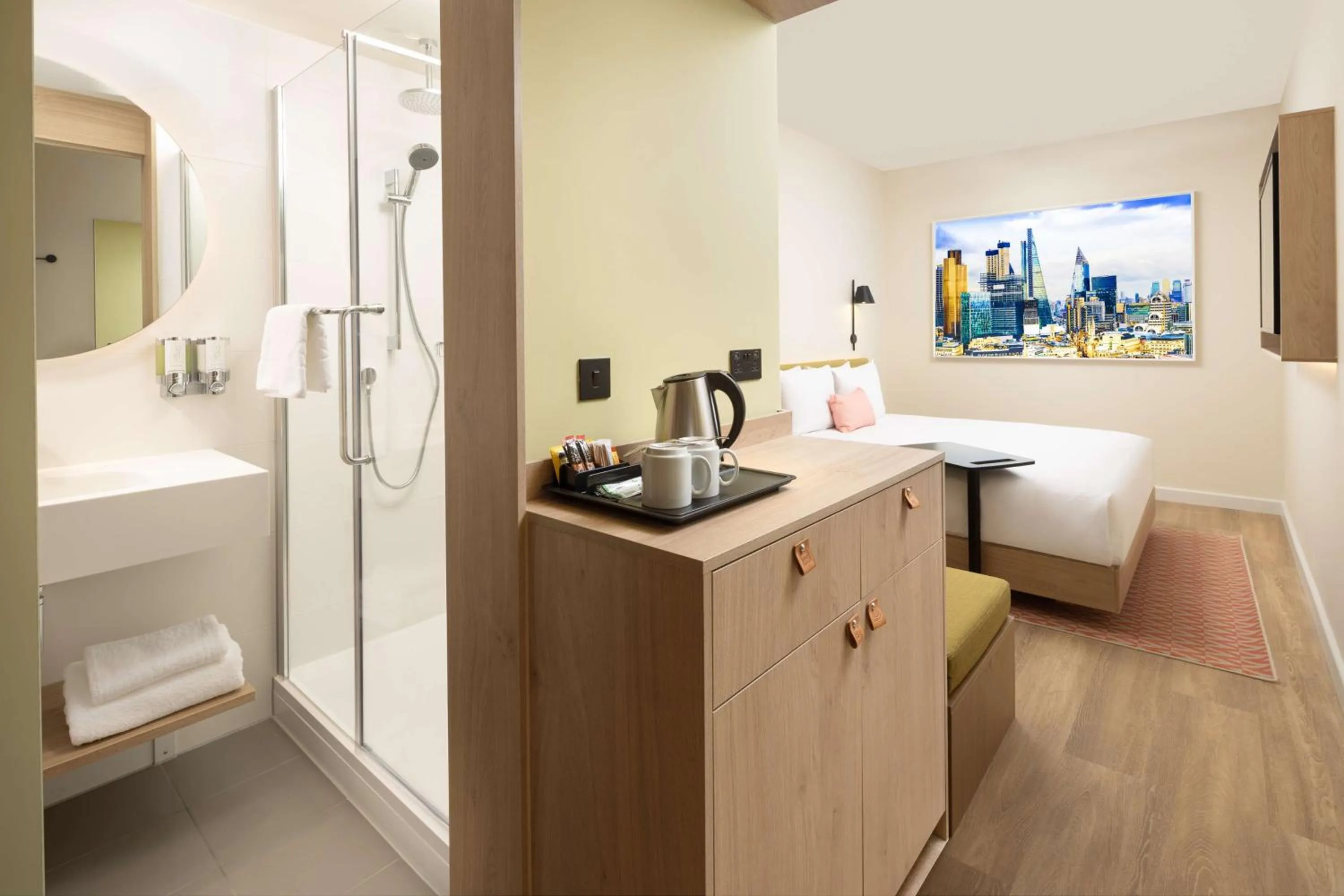 Bathroom, Bed in Hampton By Hilton London Old Street