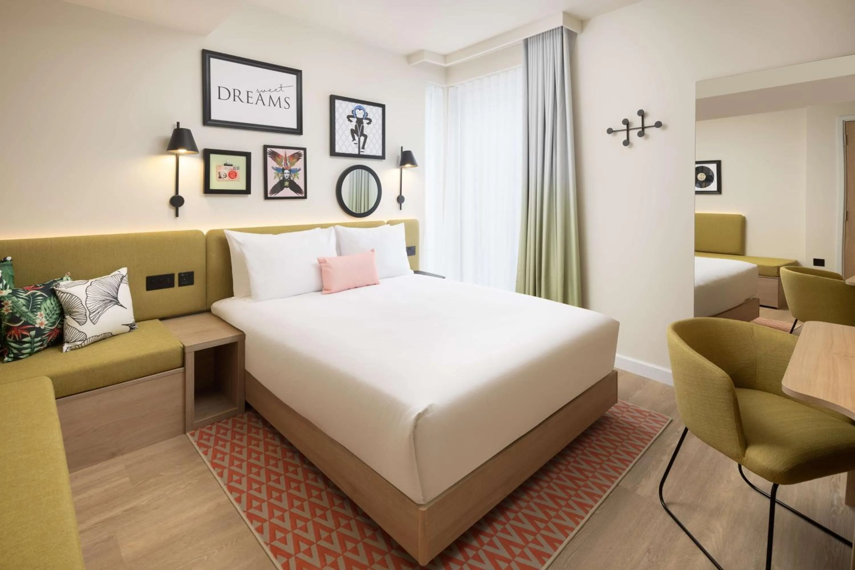 Living room, Bed in Hampton By Hilton London Old Street