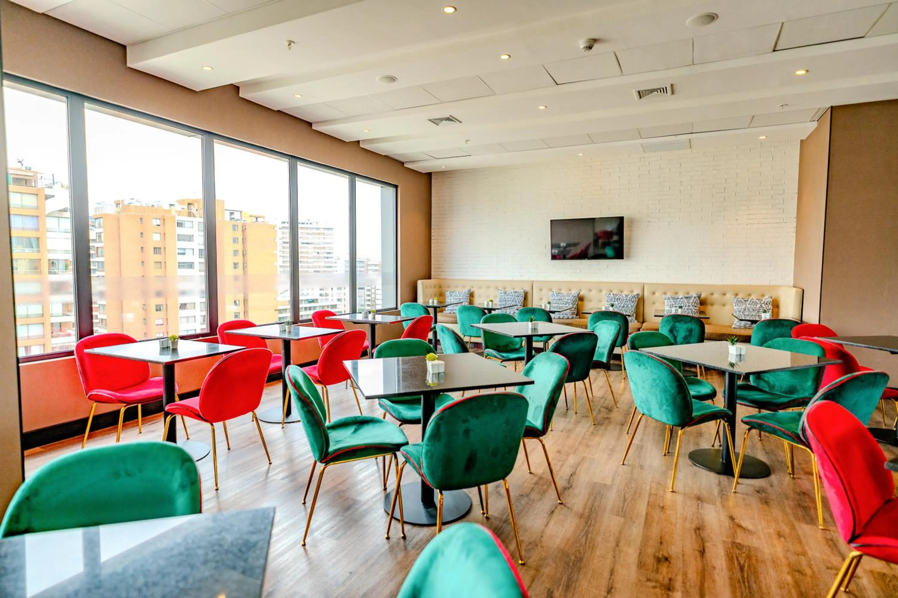 Restaurant/places to eat in Hampton By Hilton Santiago Las Condes