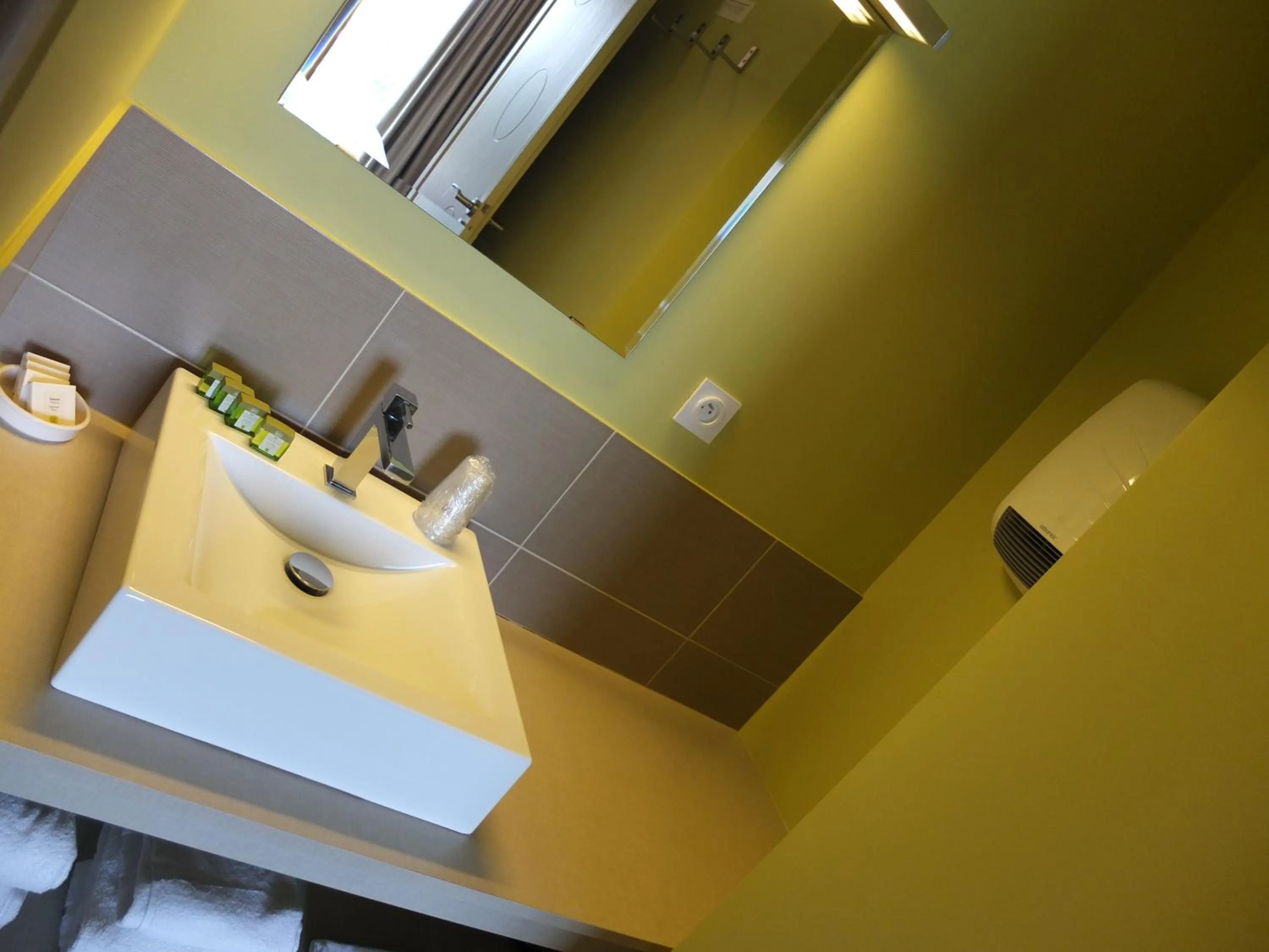 Bathroom in LOGIS Hôtel-restaurant IMAGO