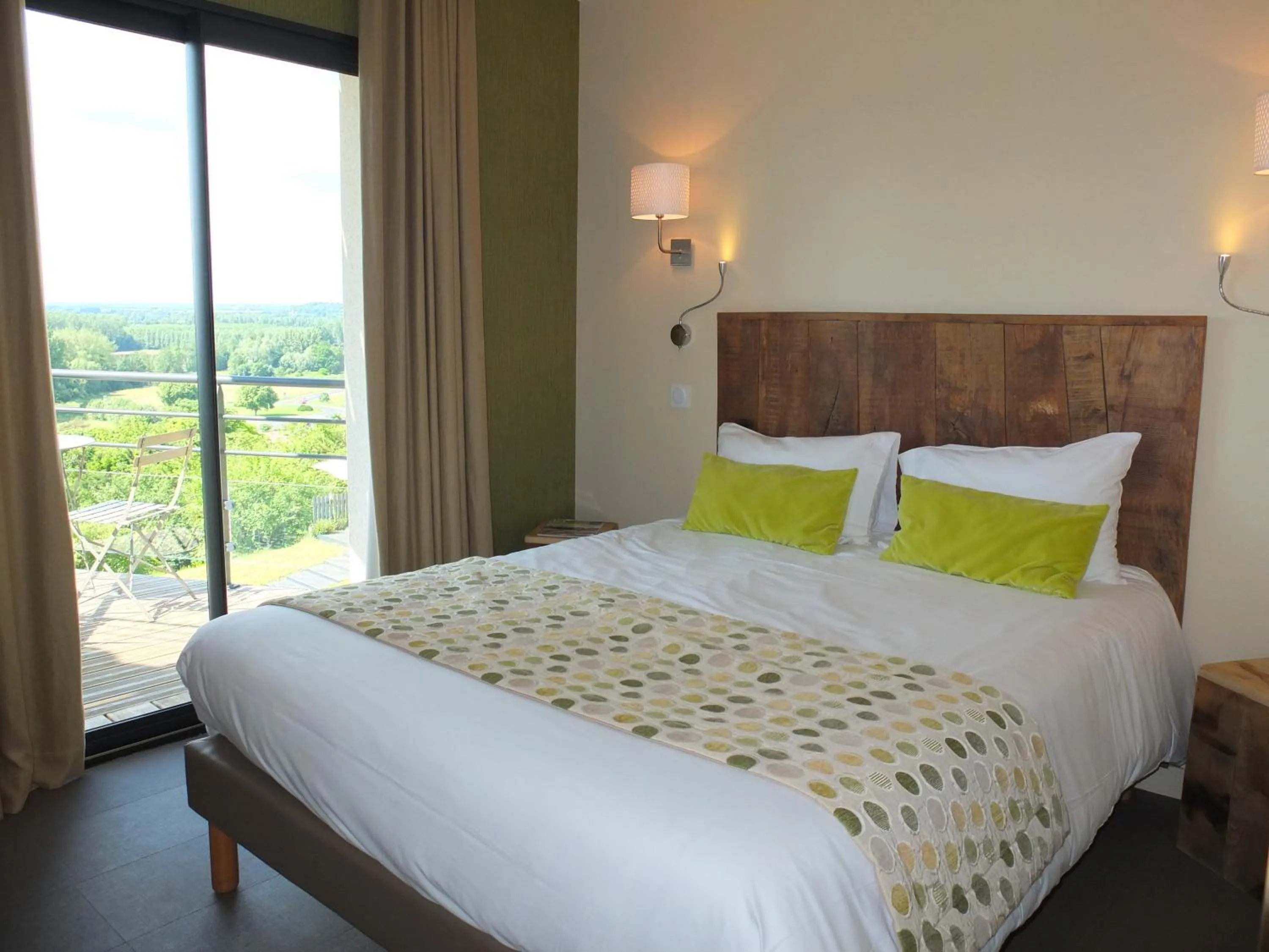 Bed in LOGIS Hôtel-restaurant IMAGO