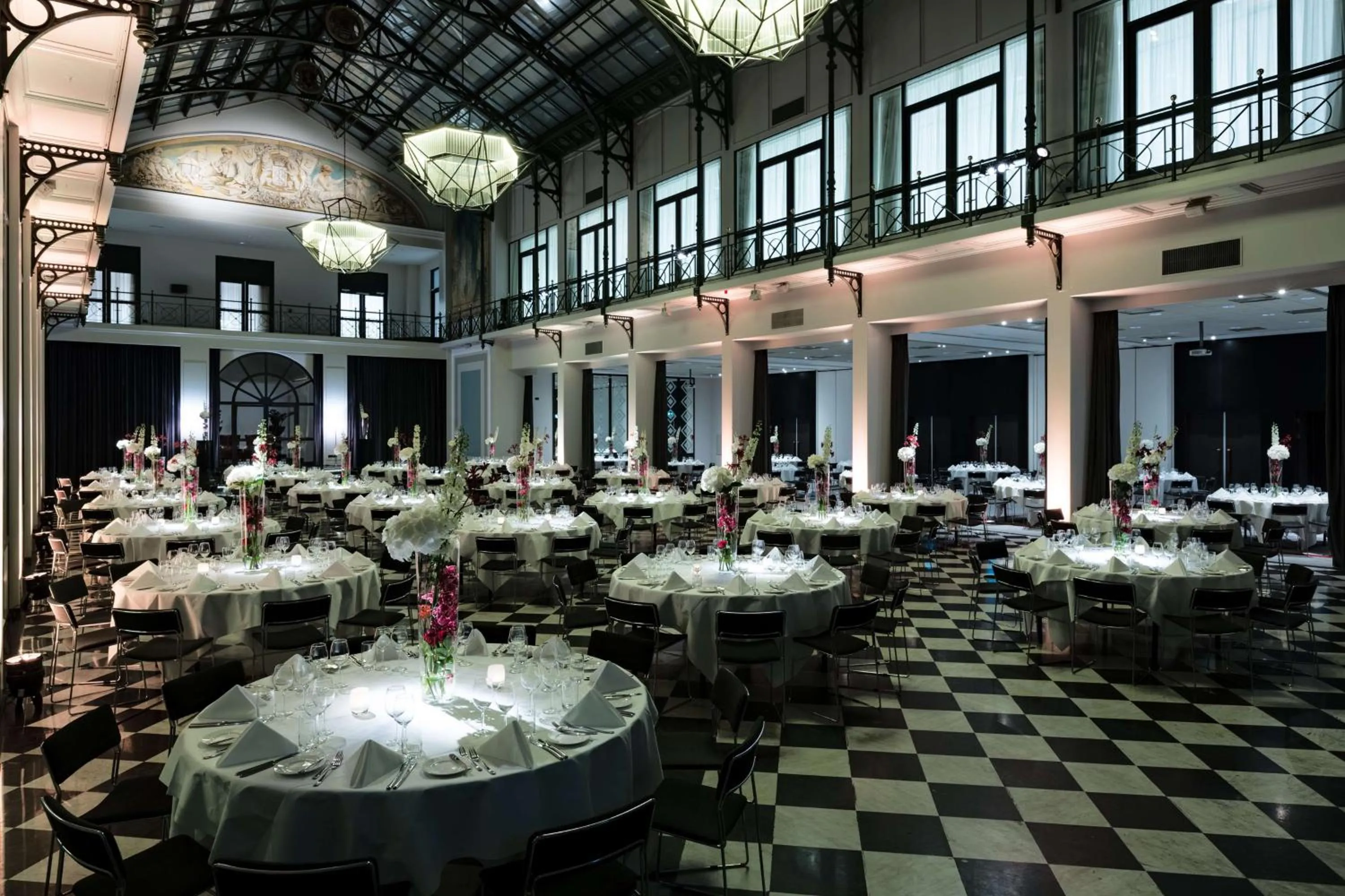 Restaurant/places to eat in Anantara Grand Hotel Krasnapolsky Amsterdam