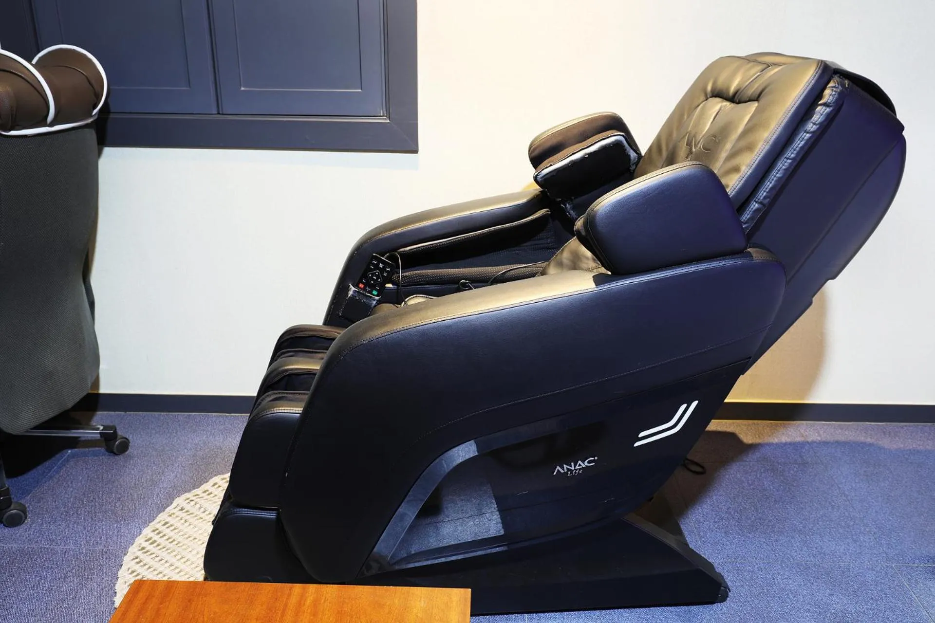 Seating area in Carlton Hotel