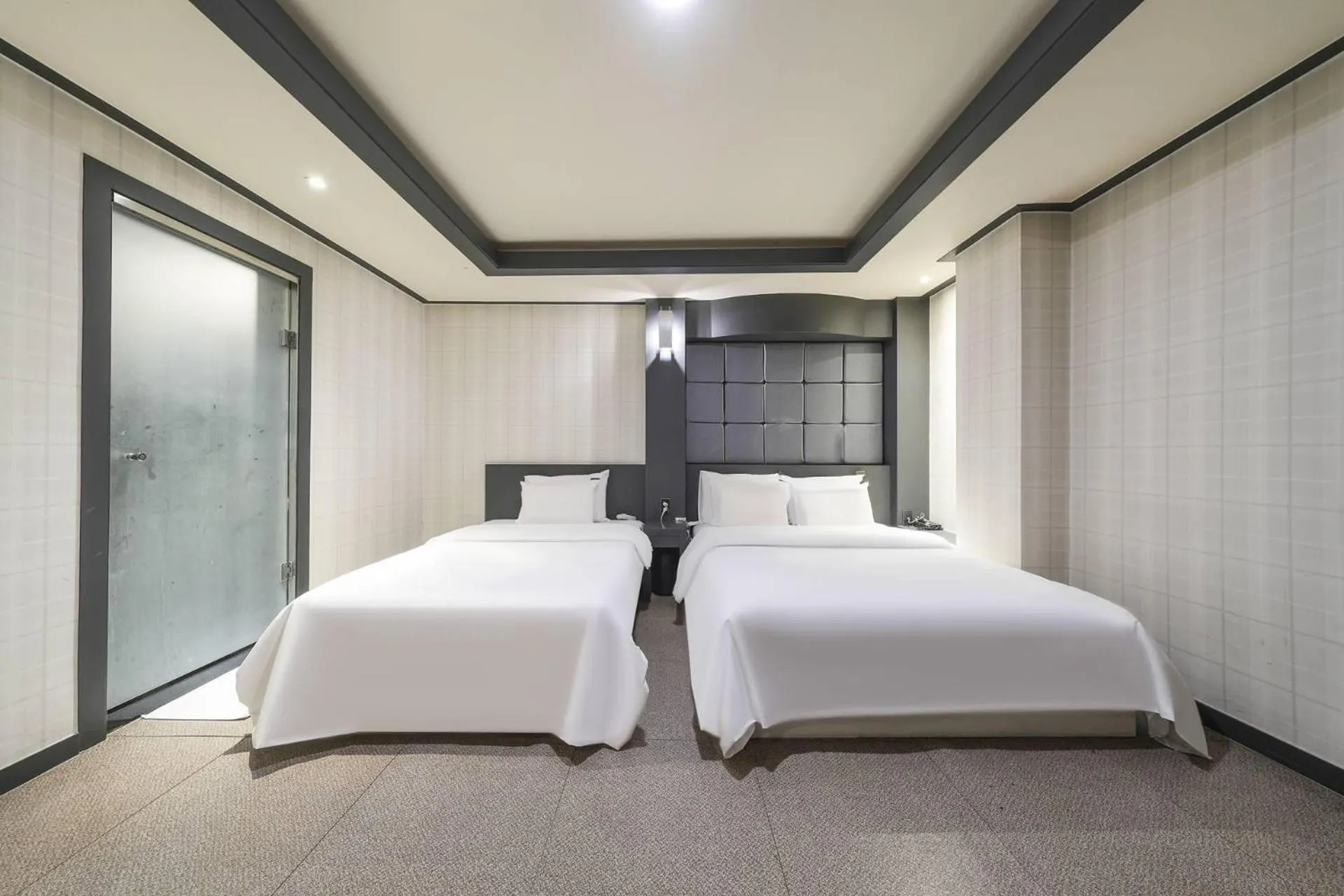 Bed in Carlton Hotel