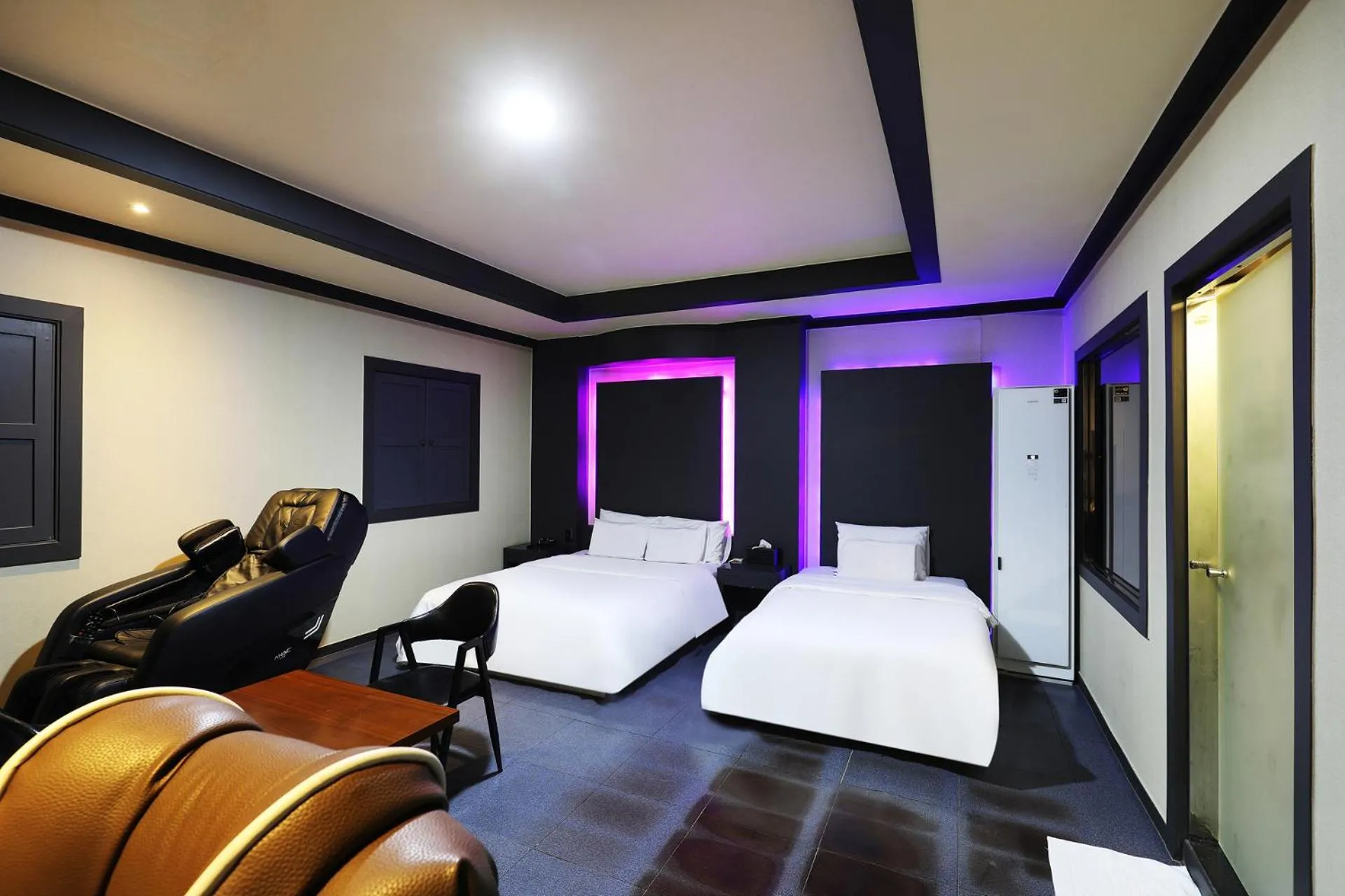 Bed in Carlton Hotel