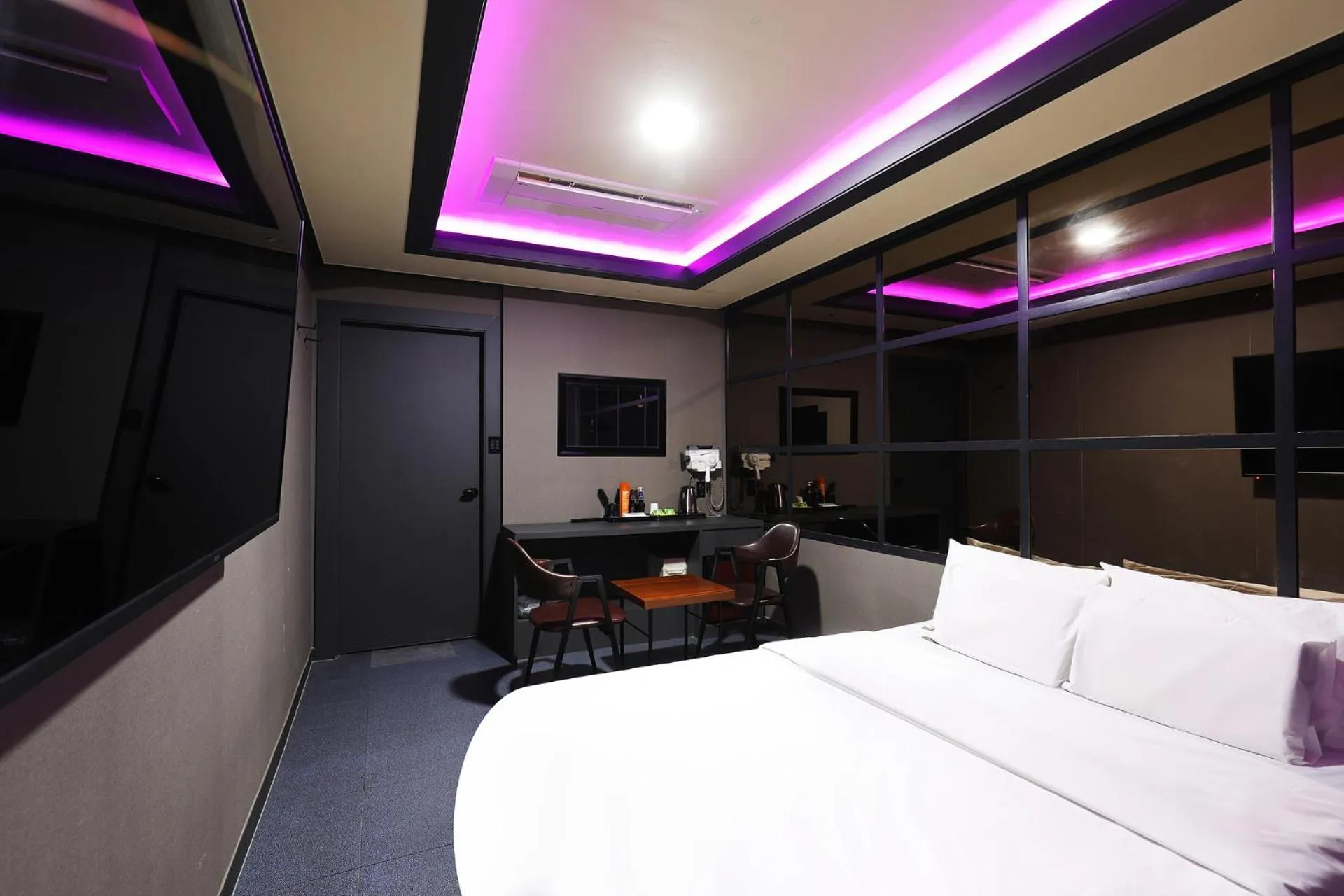 Bed in Carlton Hotel