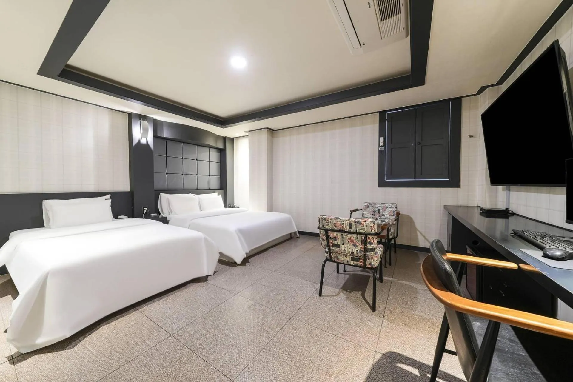 Bed in Carlton Hotel