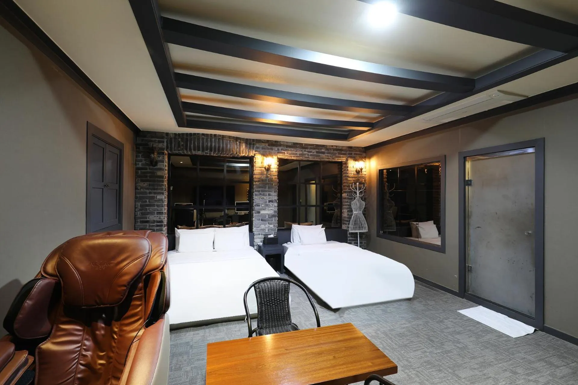 Seating area in Carlton Hotel