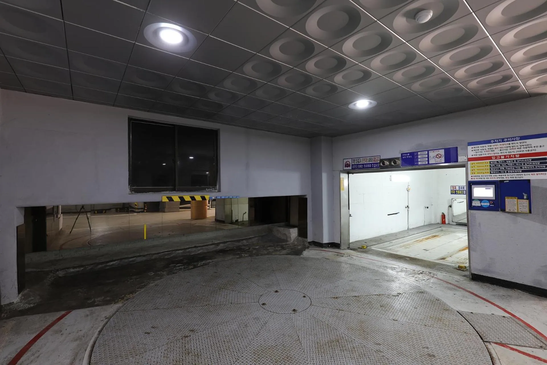 Parking in Carlton Hotel