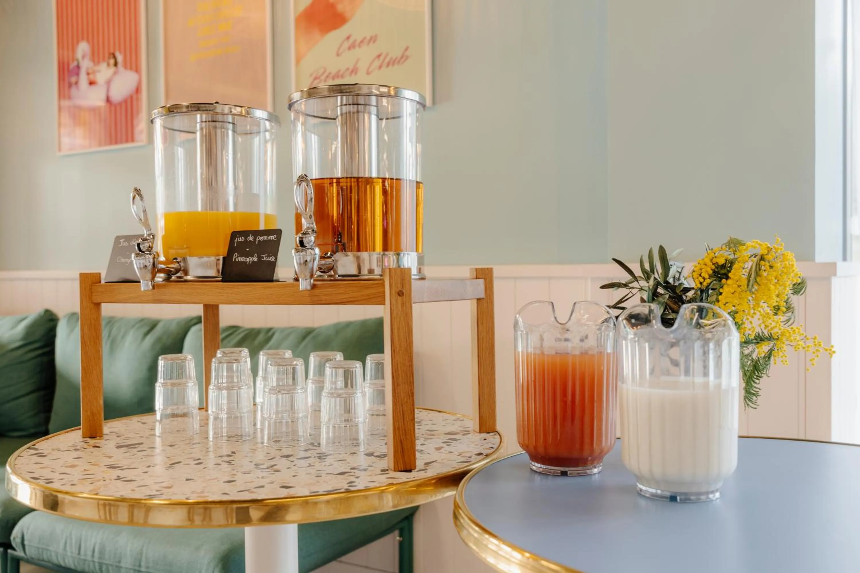 Breakfast in The People Caen