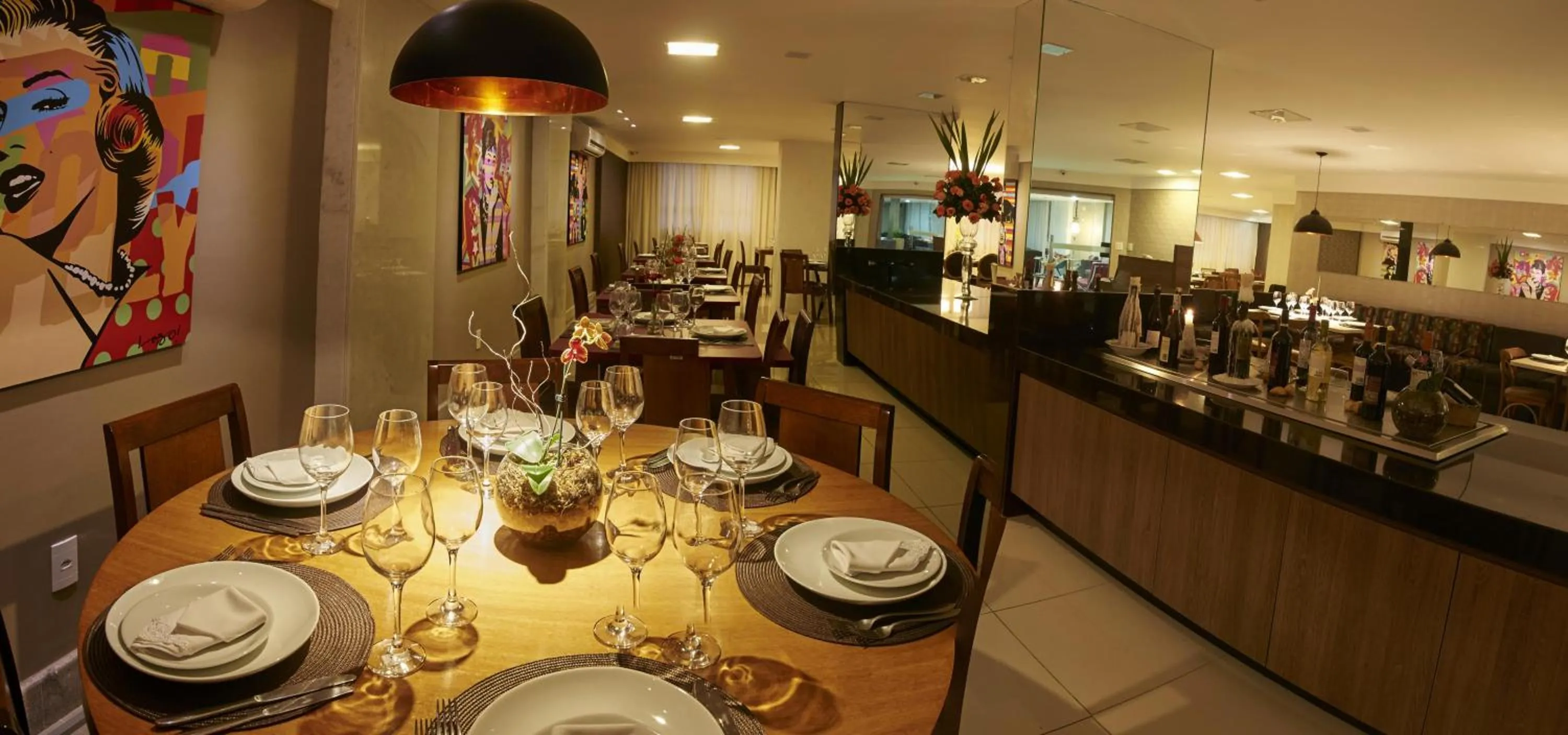 Restaurant/places to eat in Alfa Hotel