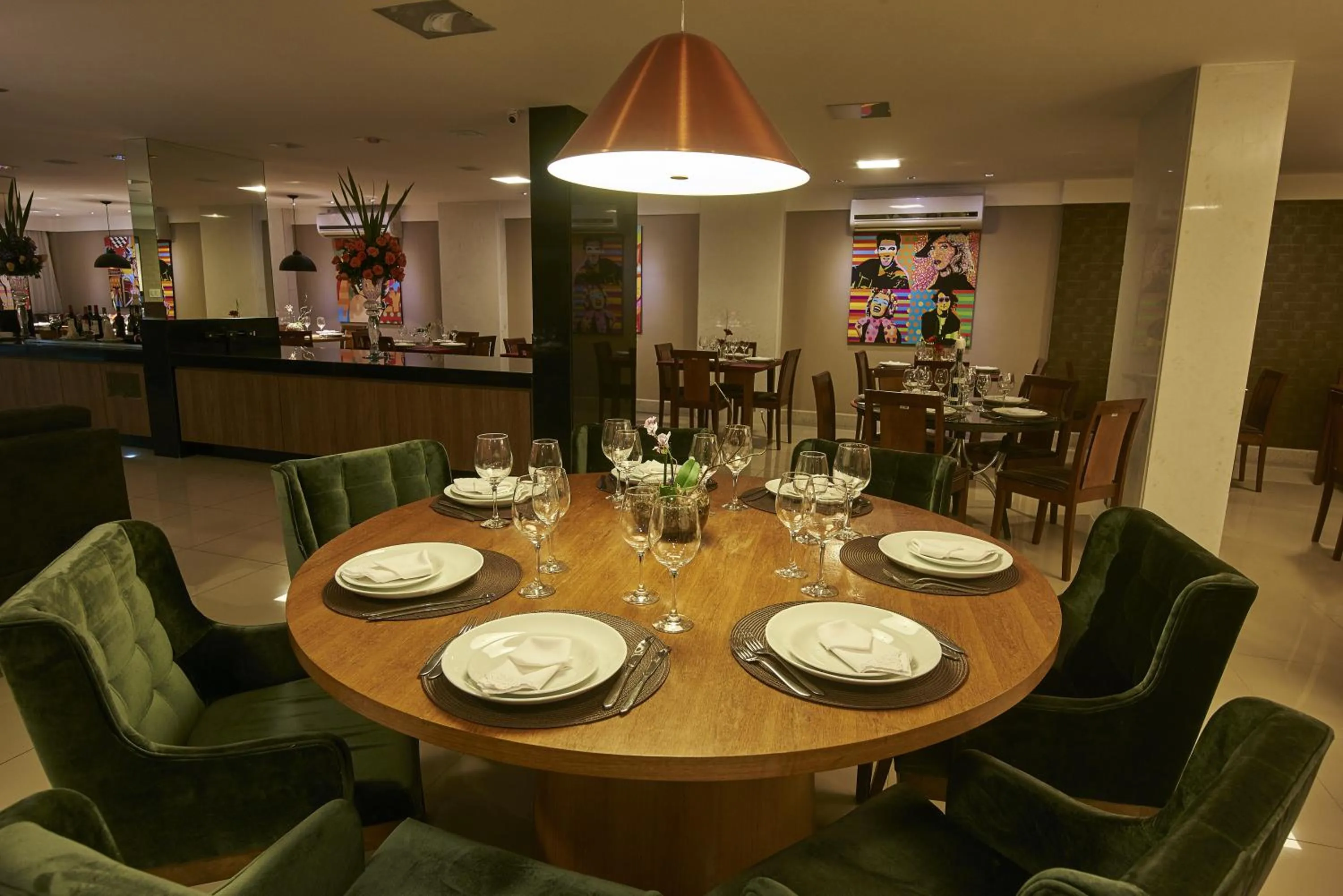 Restaurant/places to eat in Alfa Hotel