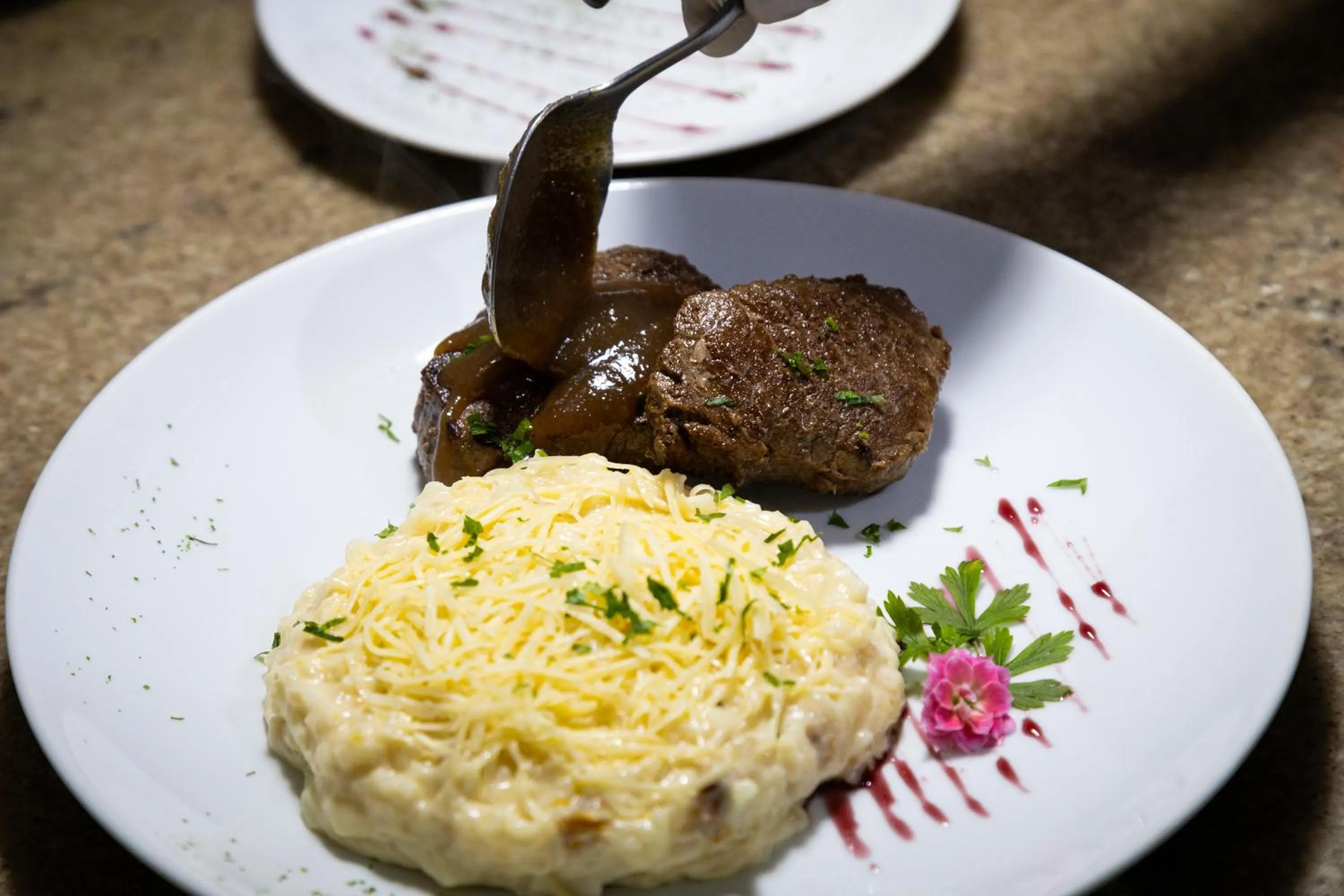 Food and drinks in Alfa Hotel