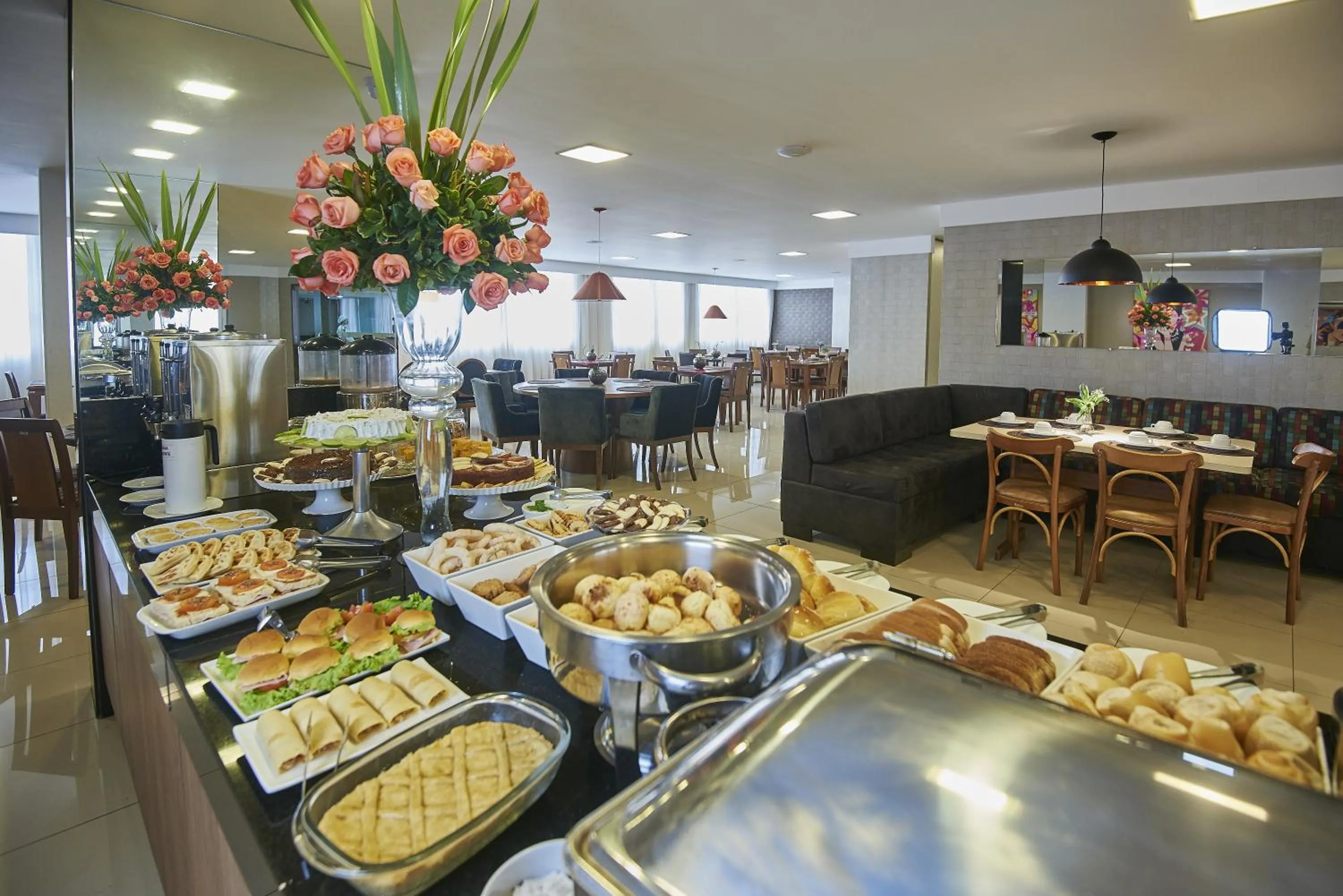 Restaurant/places to eat in Alfa Hotel