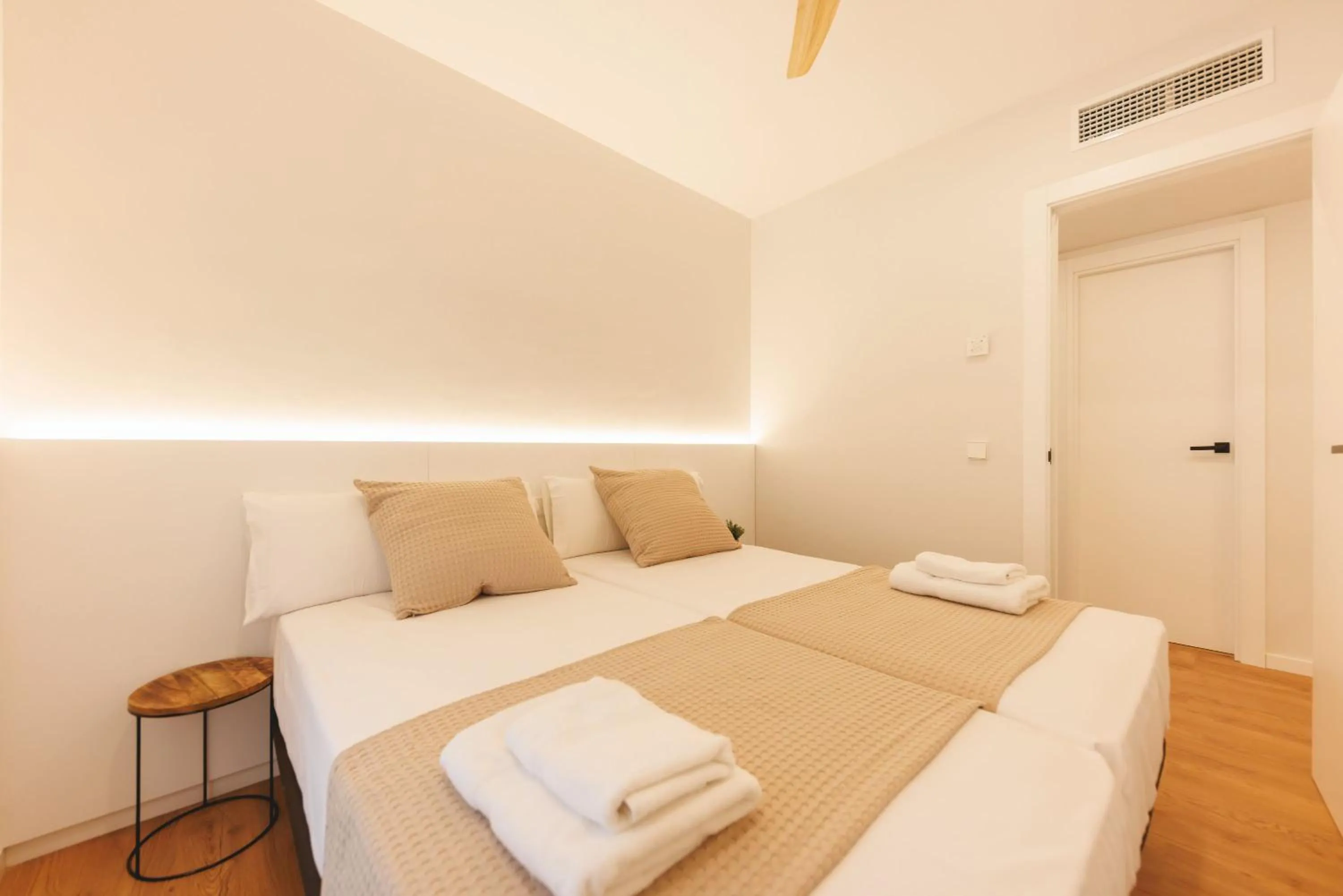 Bed in Bravissimo Devesa, 3 bedrooms and near the parc