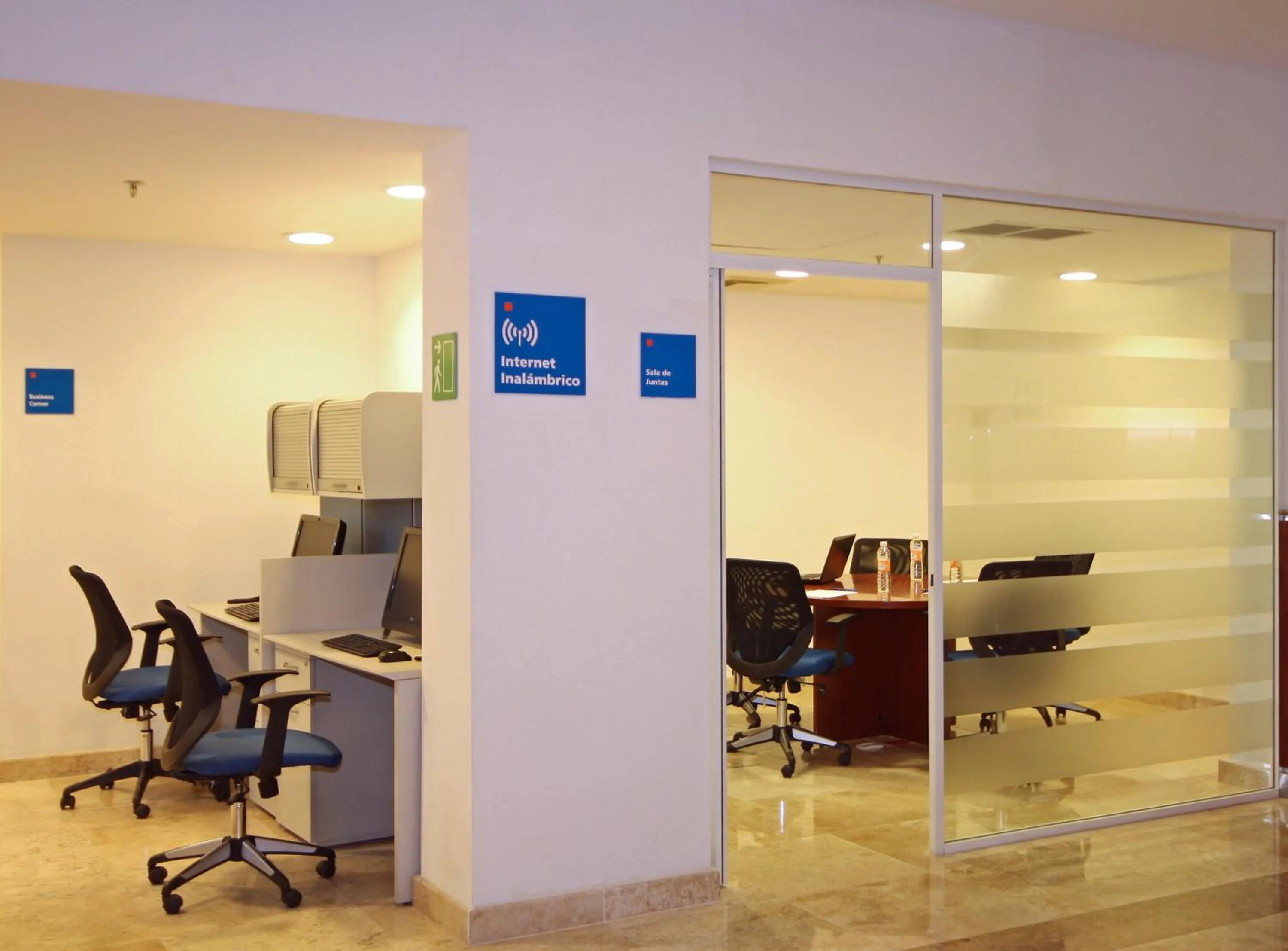 Business facilities in One Coatzacoalcos Forum