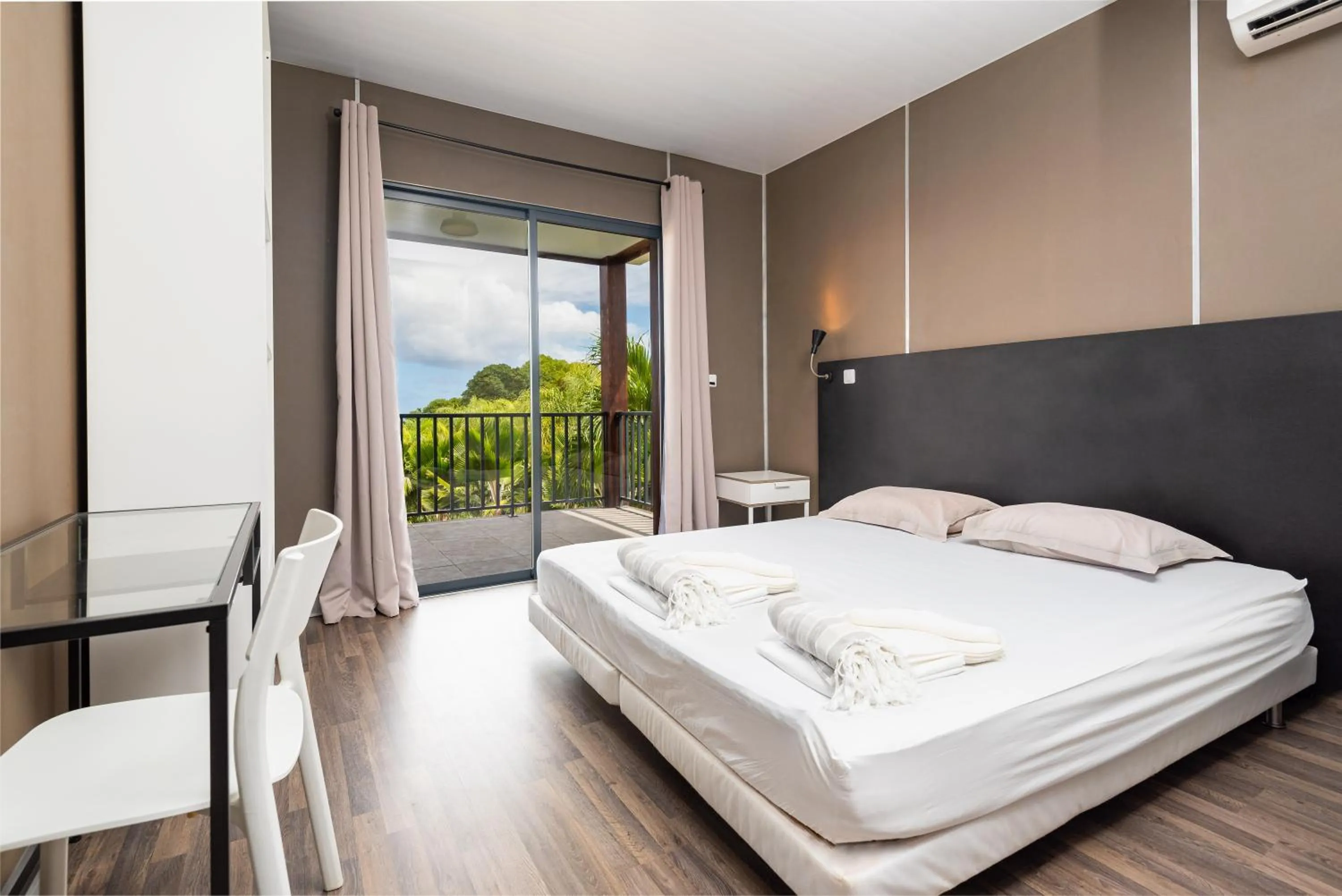 Bed in Le Village de la Pointe