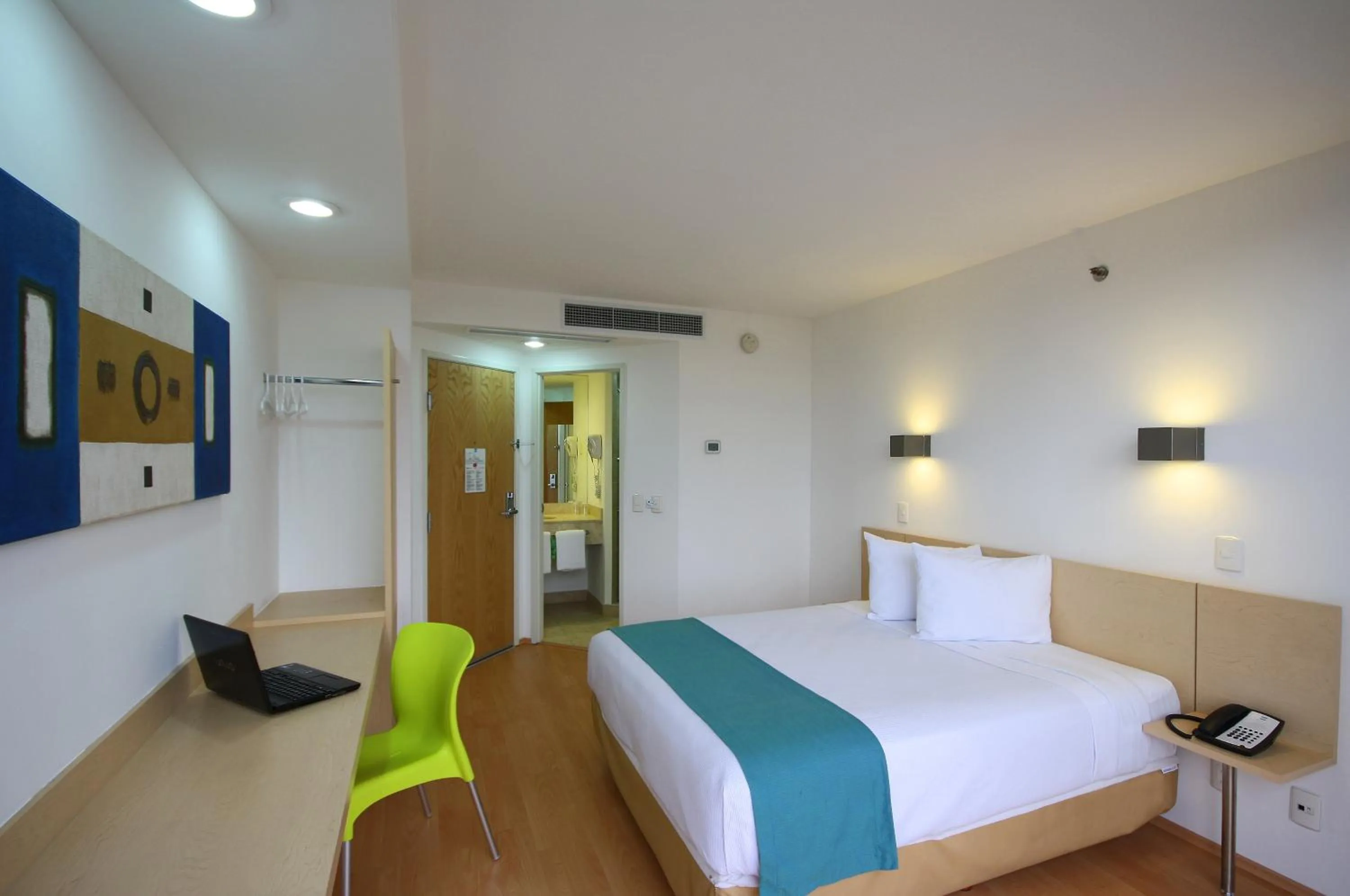 Bedroom, Bed in One Guadalajara Centro Historico