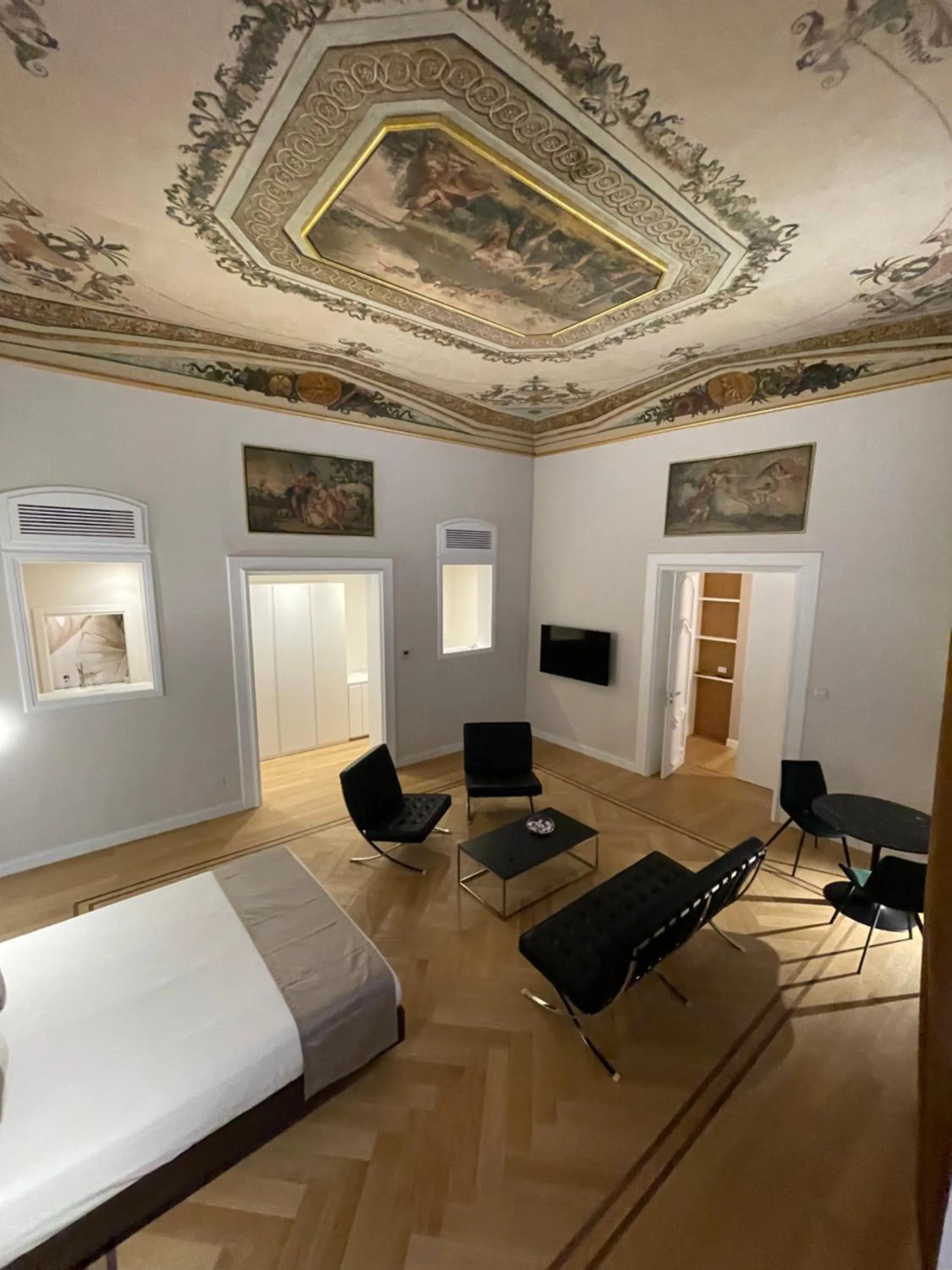 Living room, Bed in Corso Grand suites