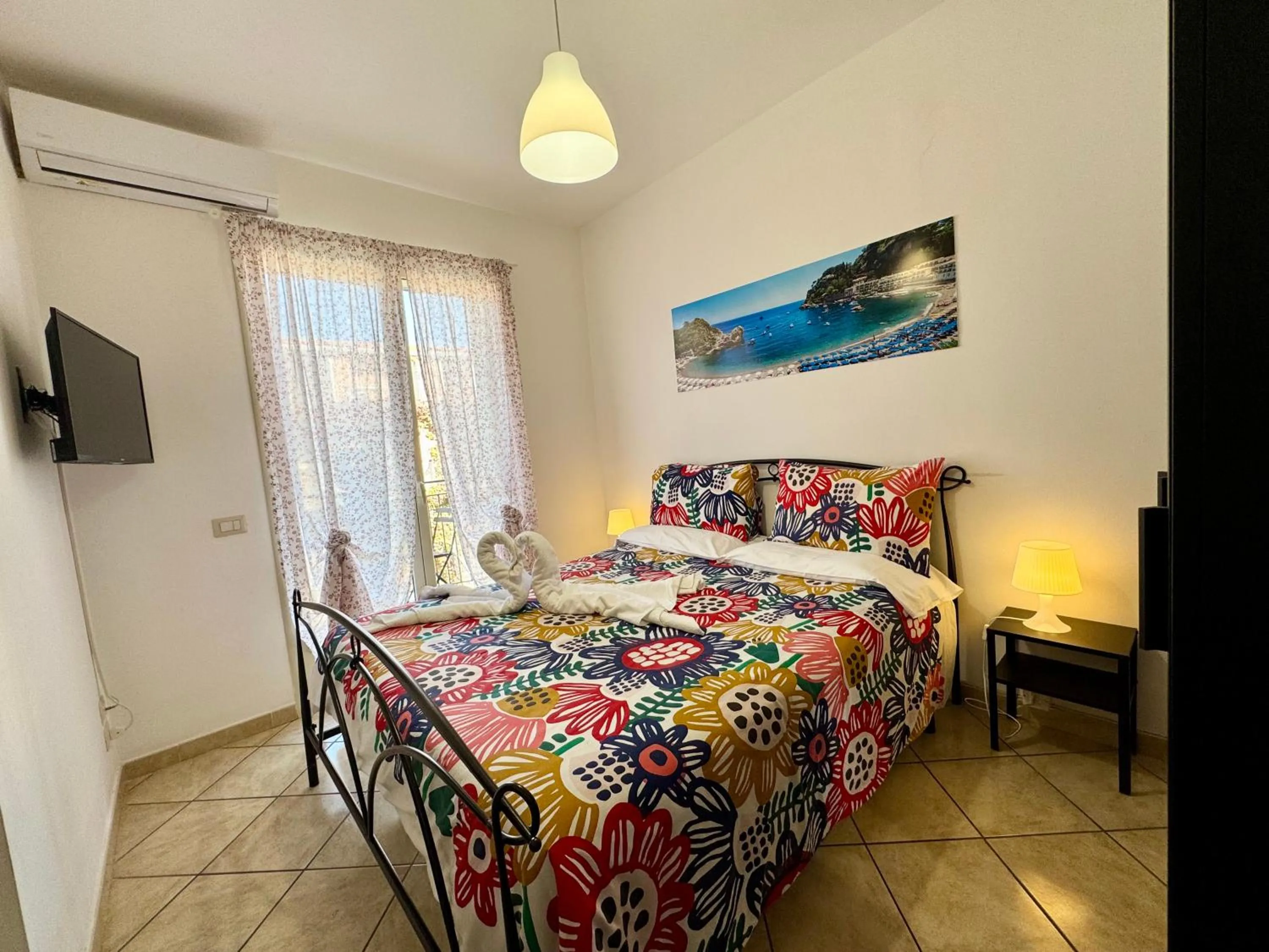 Bedroom, Bed in New Naxos Village