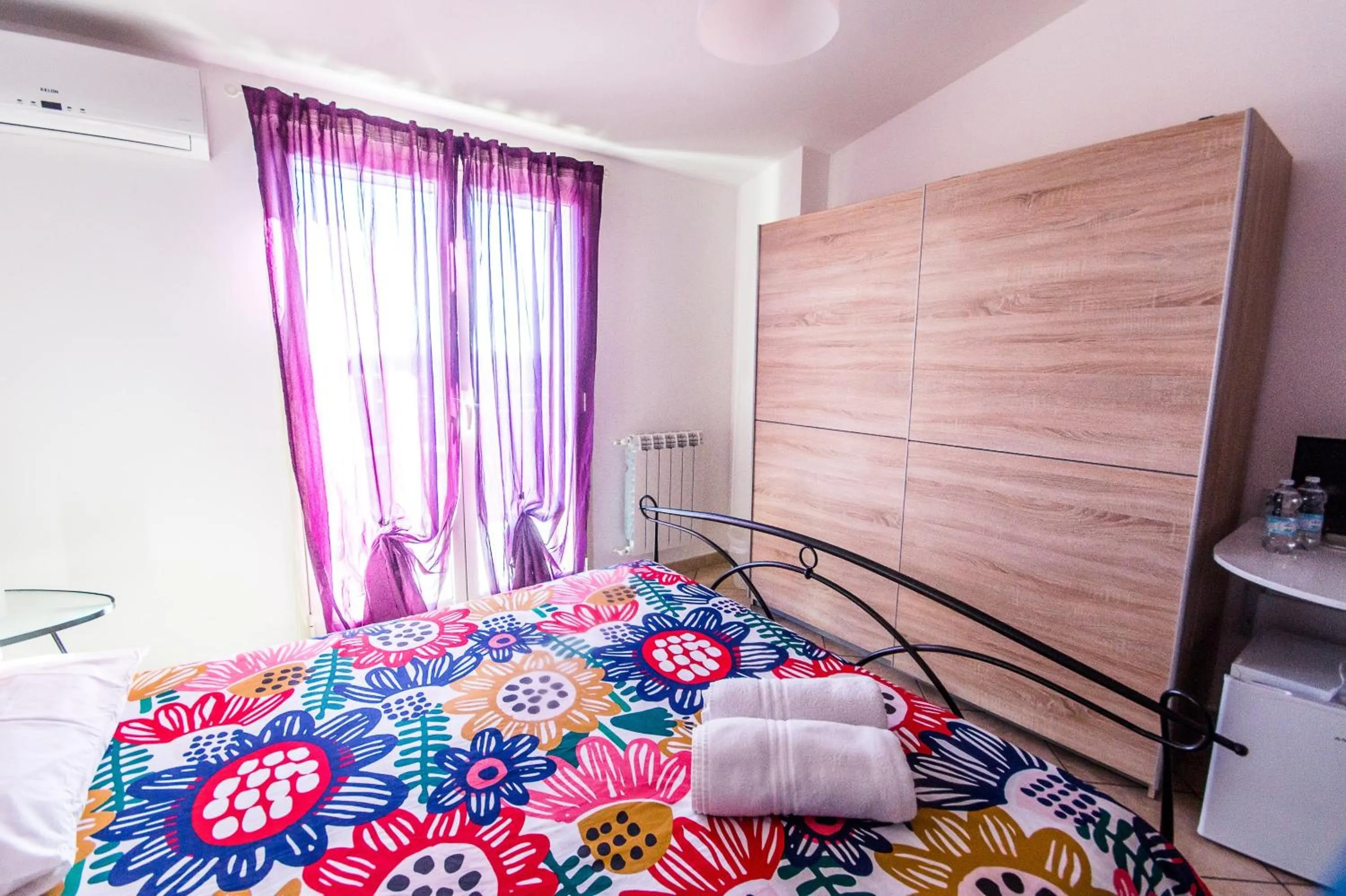 Bedroom, Bed in New Naxos Village