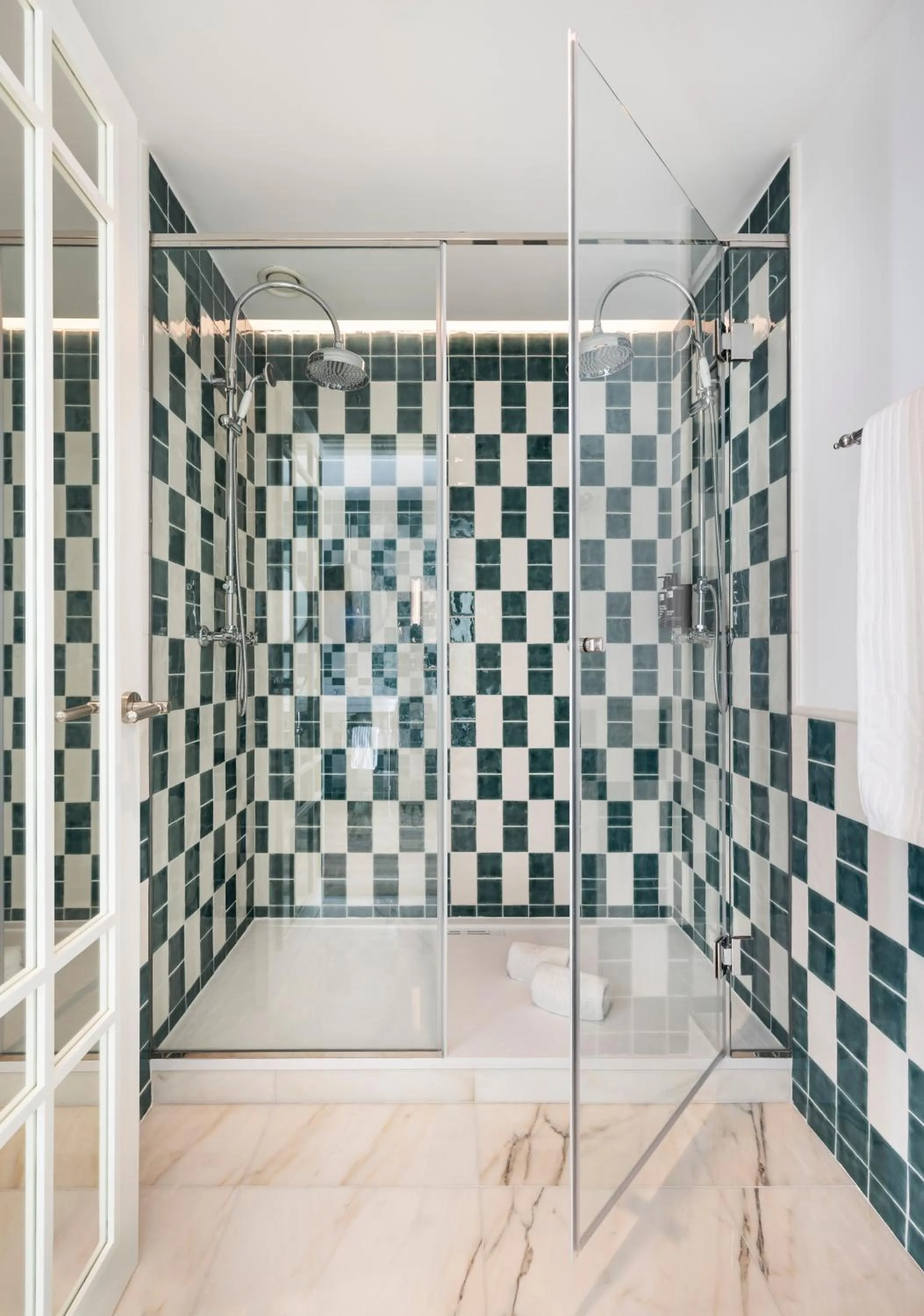 Shower in One Shot Palácio Cedofeita