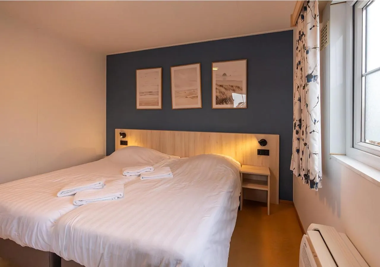 Bedroom, Bed in Chaletparc Krabbenkreek Zeeland - Hotel rooms "Terra Mare"