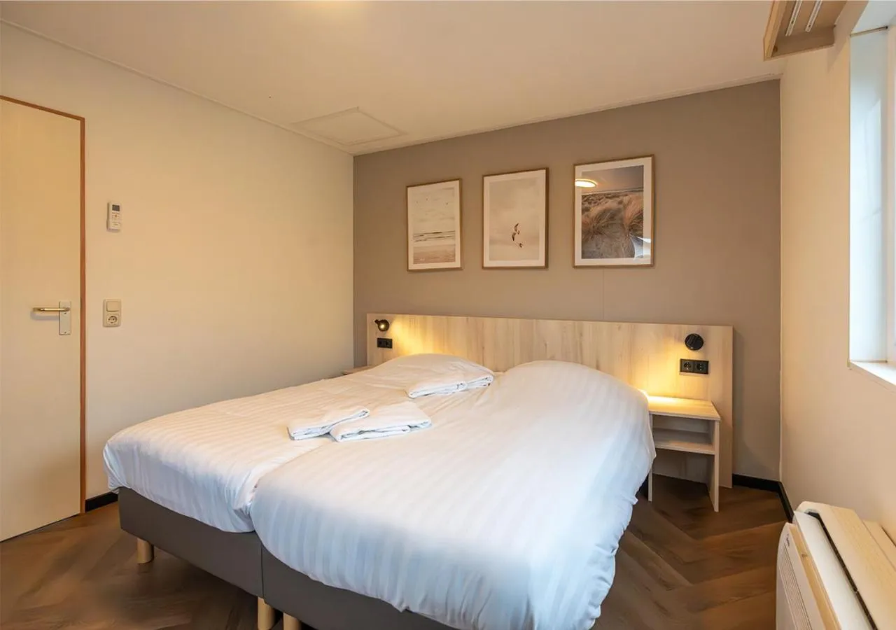 Photo of the whole room, Bed in Chaletparc Krabbenkreek Zeeland - Hotel rooms "Terra Mare"