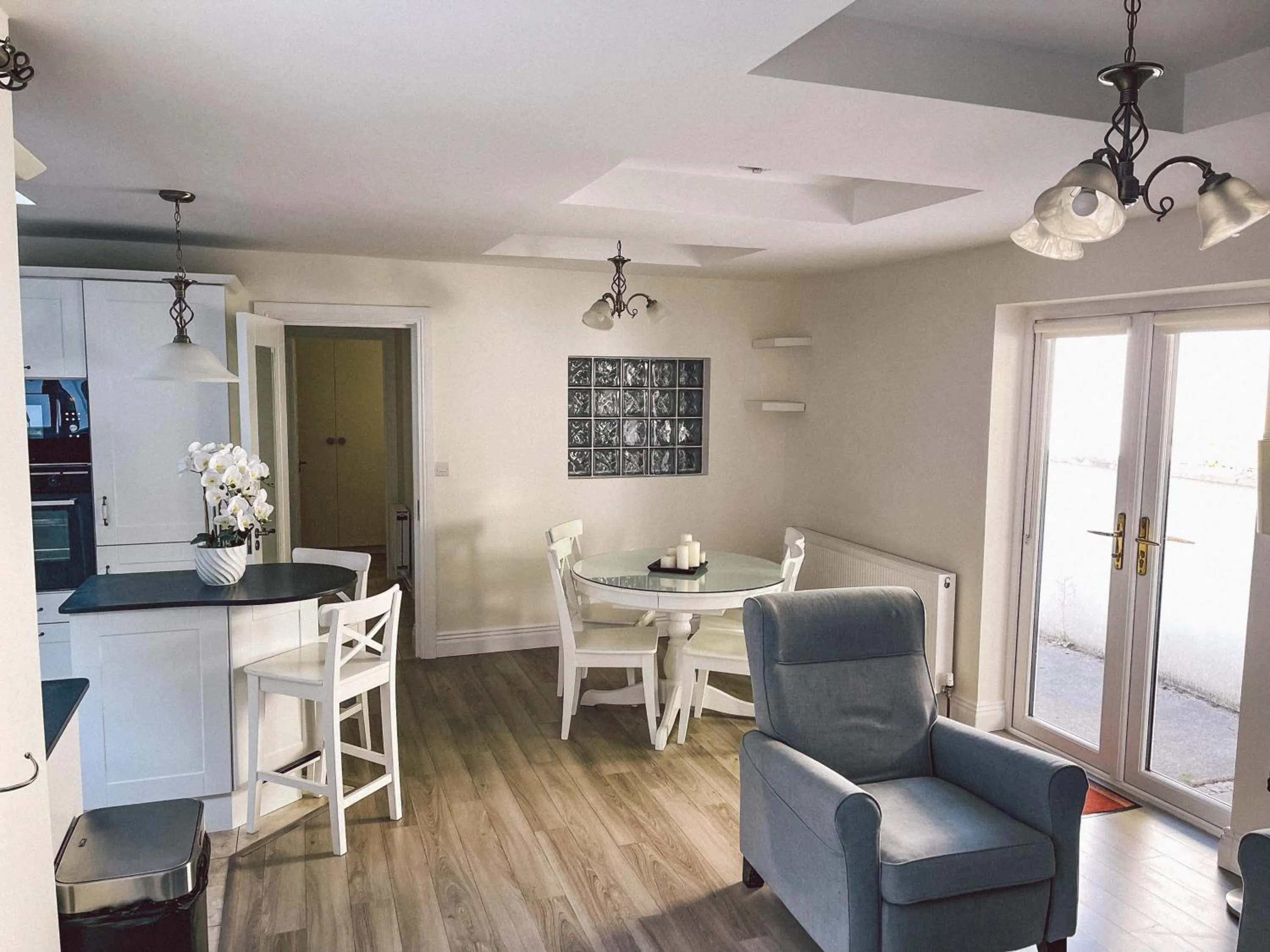 Dining area in Broc House Suites