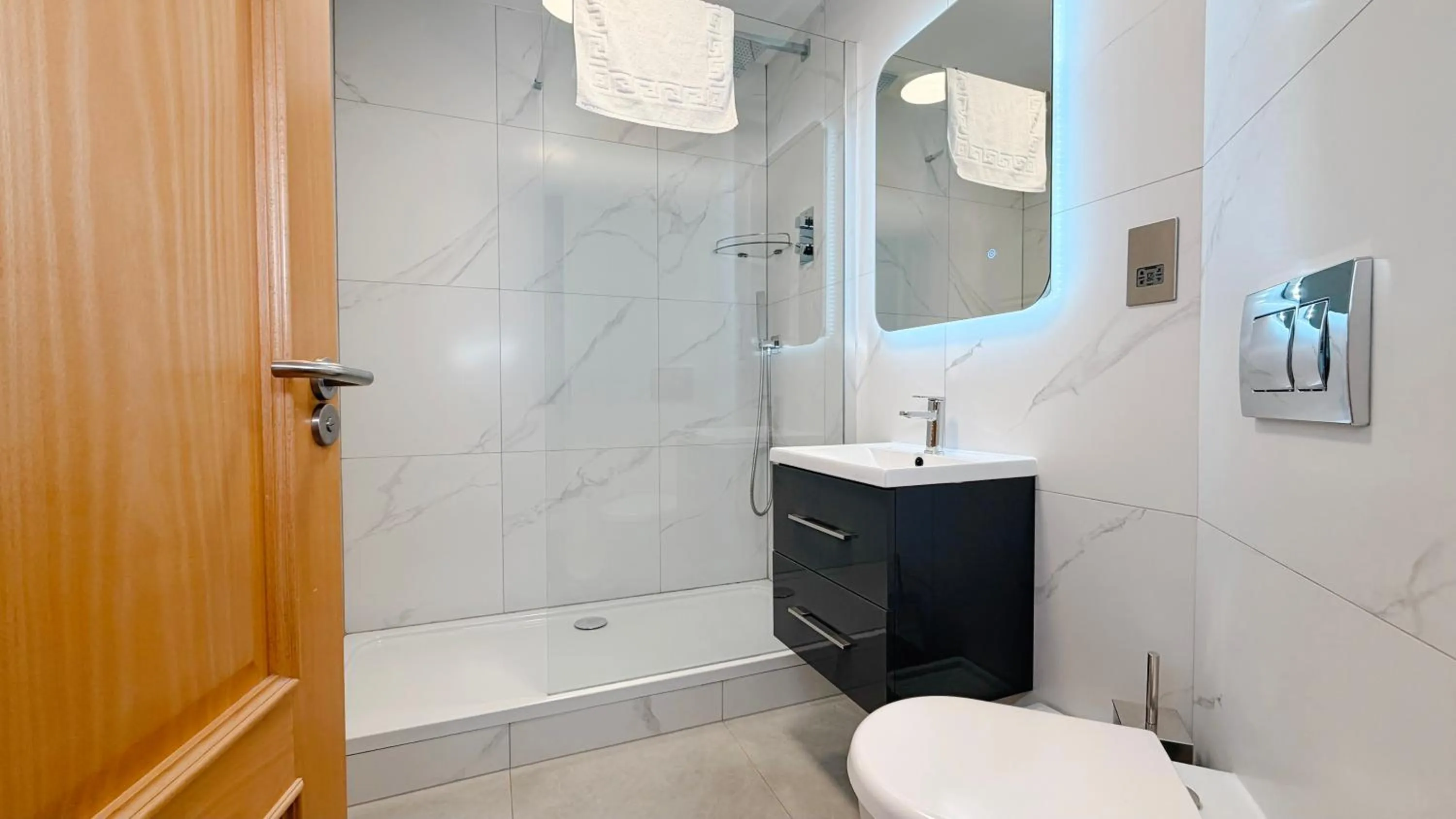 Shower in Broc House Suites