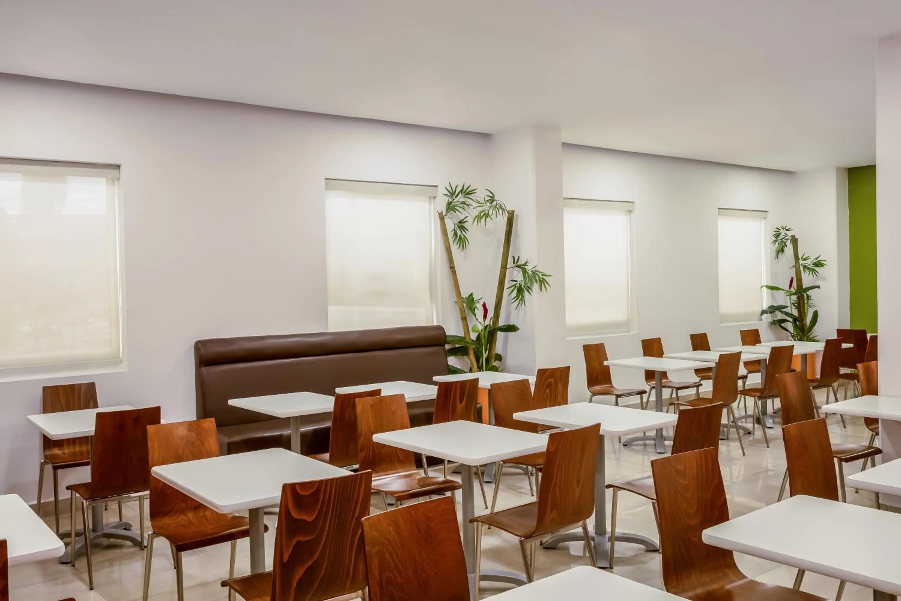 Restaurant/places to eat in One Puebla FINSA