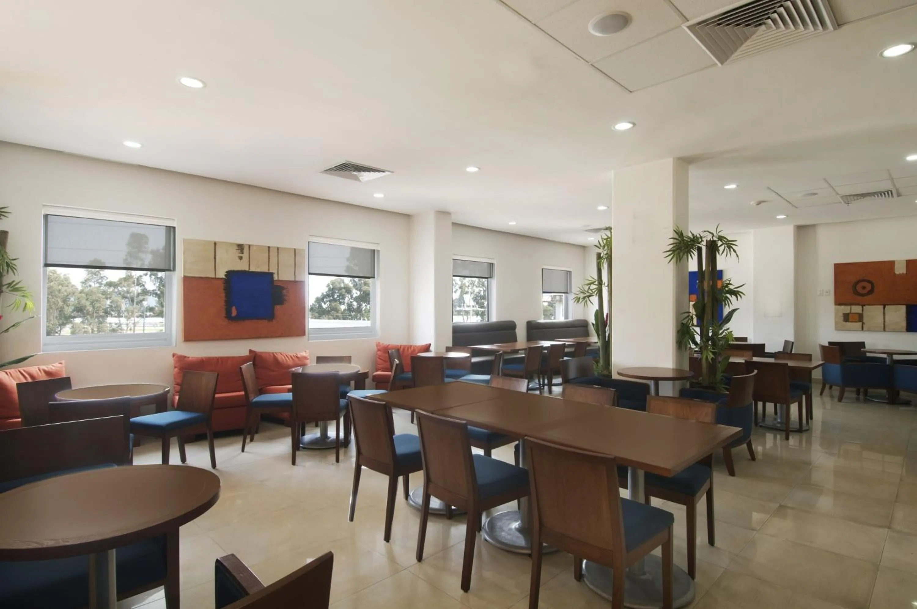 Restaurant/places to eat in One Puebla FINSA