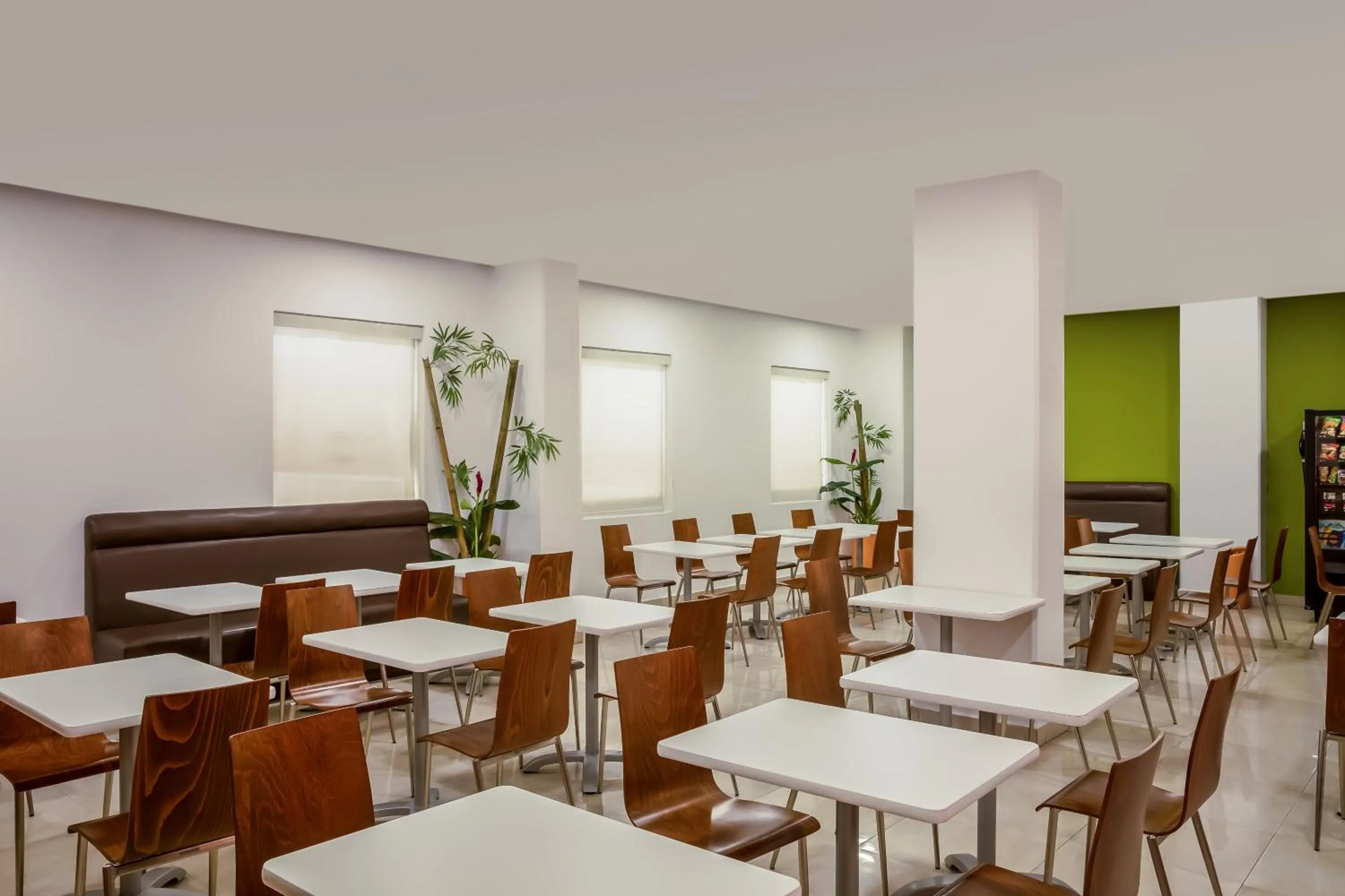 Restaurant/places to eat in One Puebla FINSA