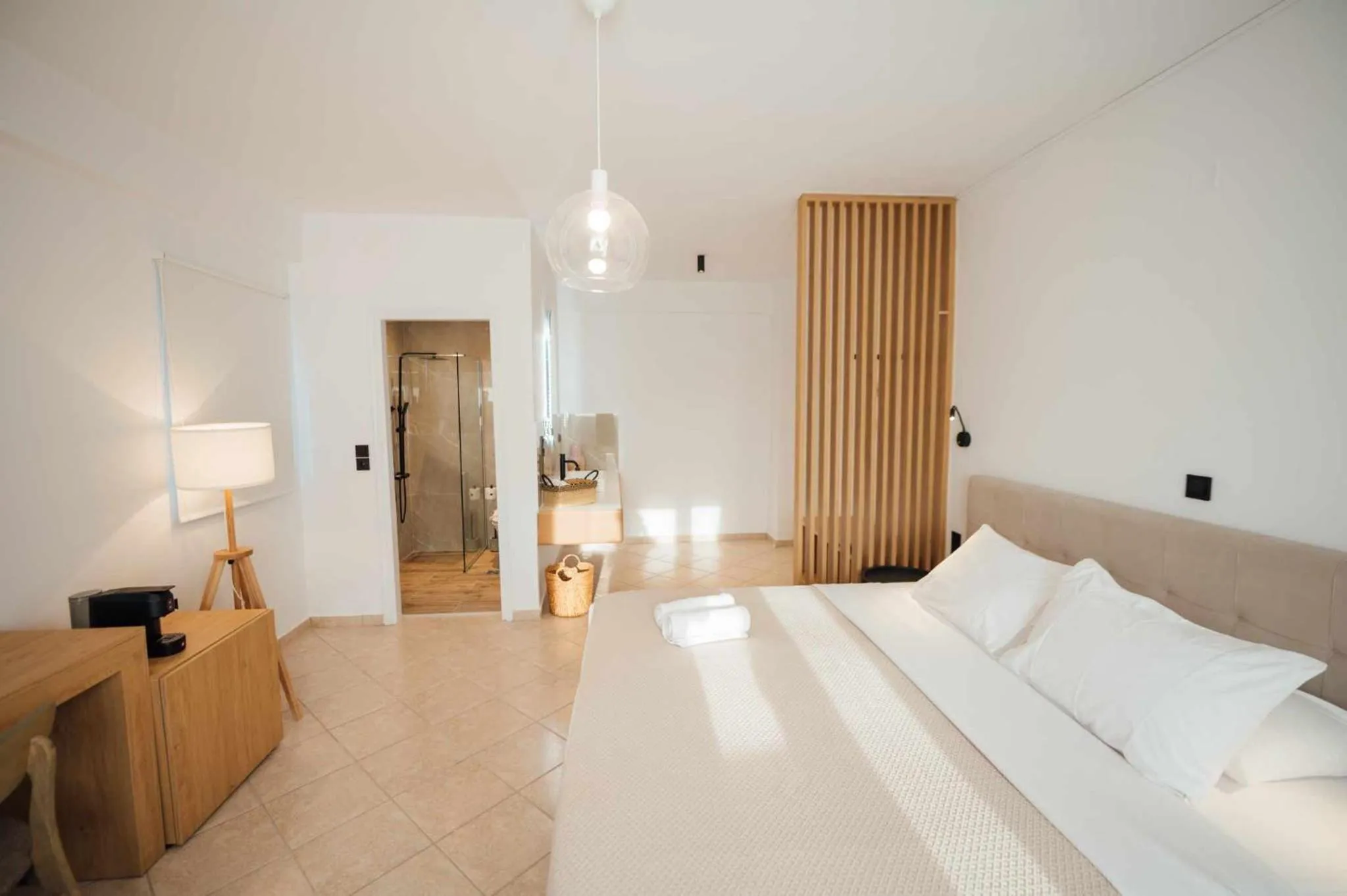 Bed in Thirsty Dog Urban Port Studios