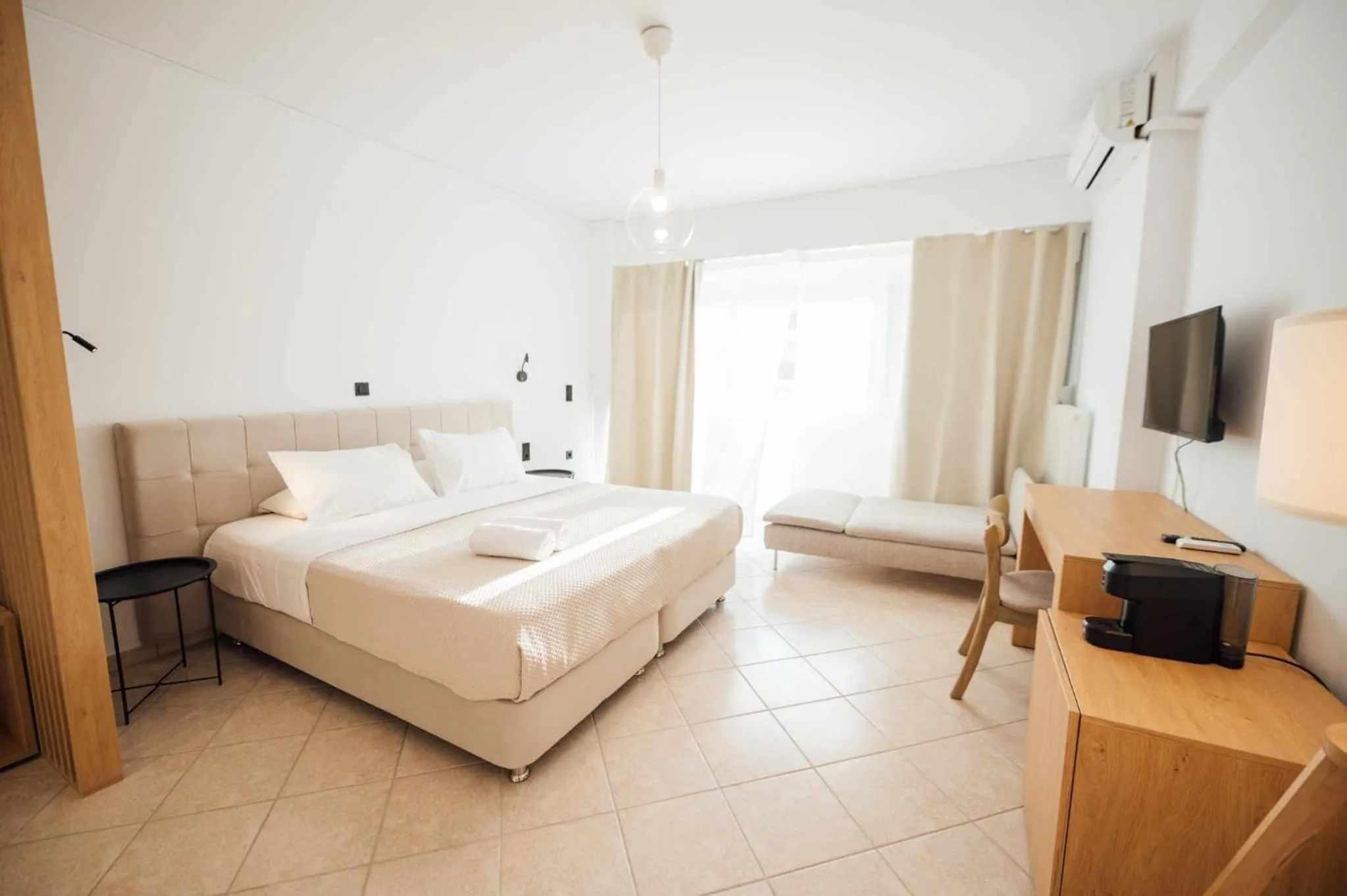 Bed in Thirsty Dog Urban Port Studios