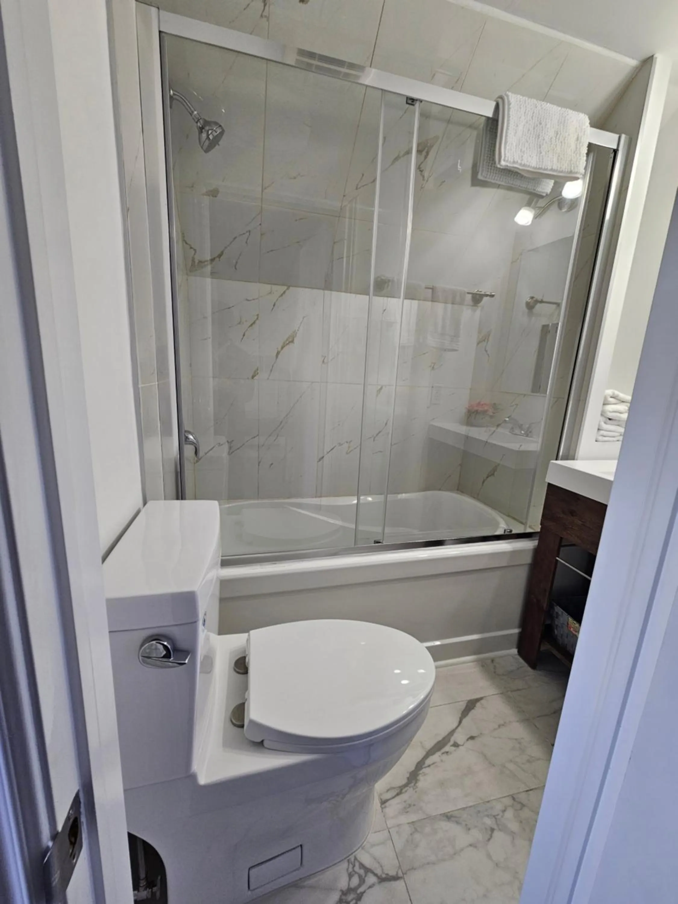 Bathroom in Sunflower Guest Suites