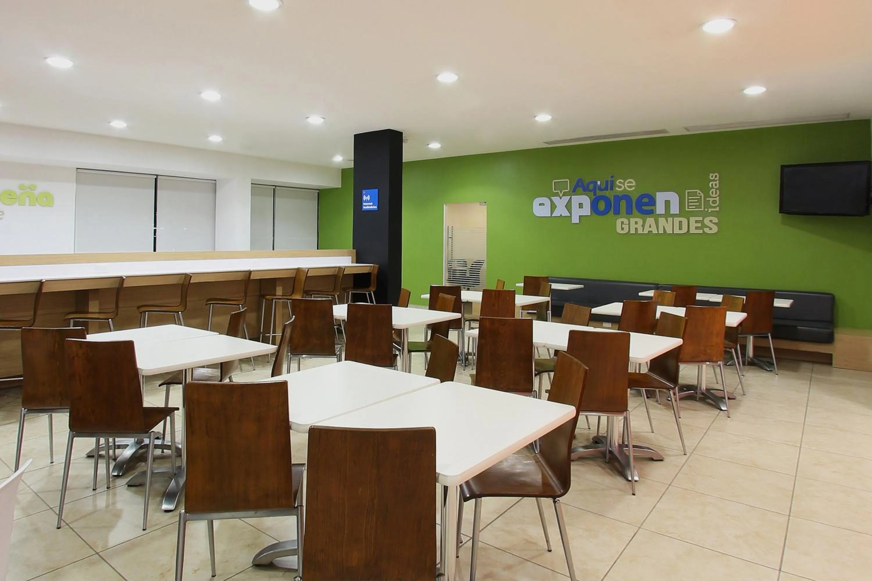 Restaurant/places to eat in One Queretaro Aeropuerto