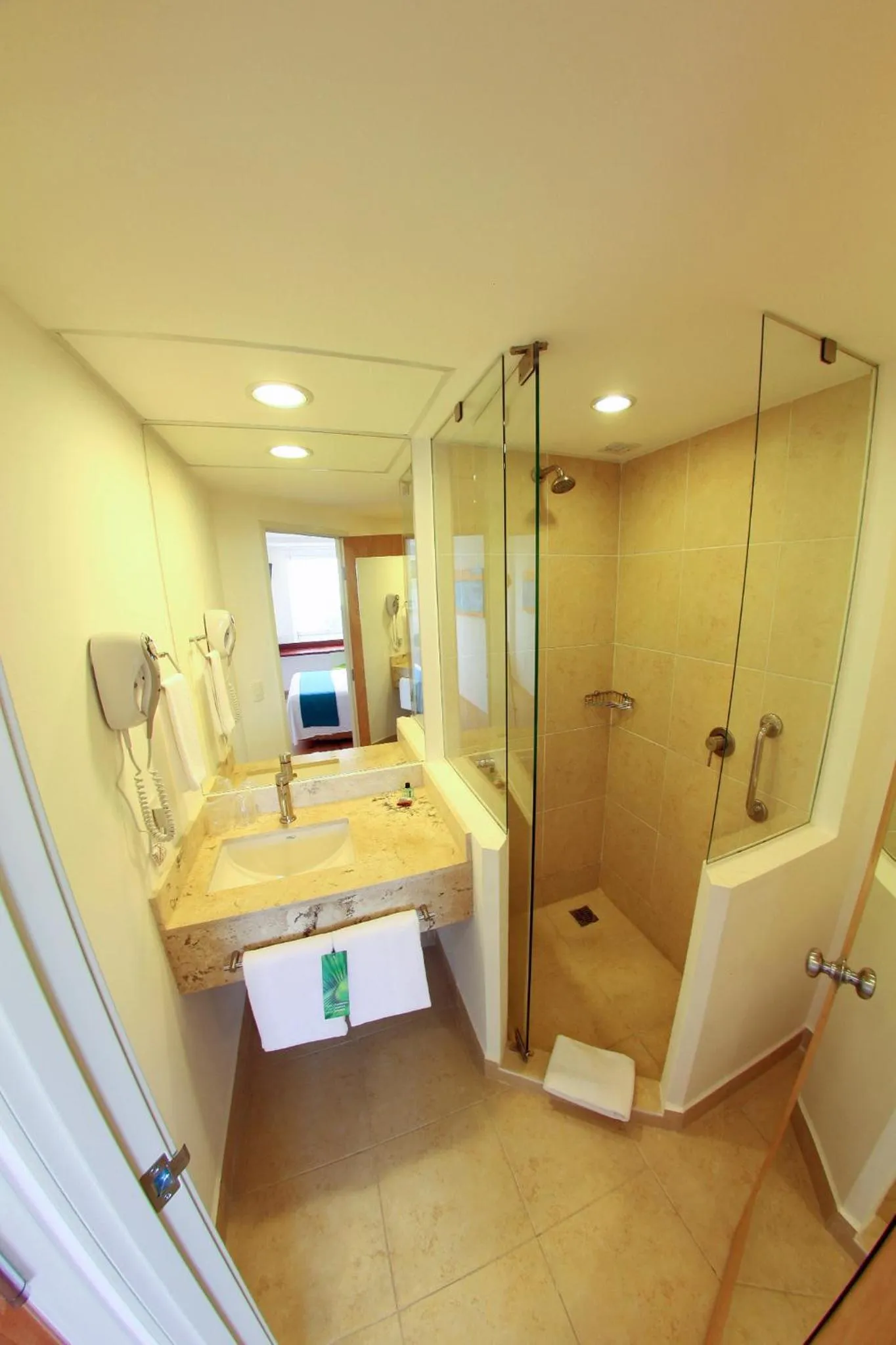 Photo of the whole room in One Xalapa Las Animas