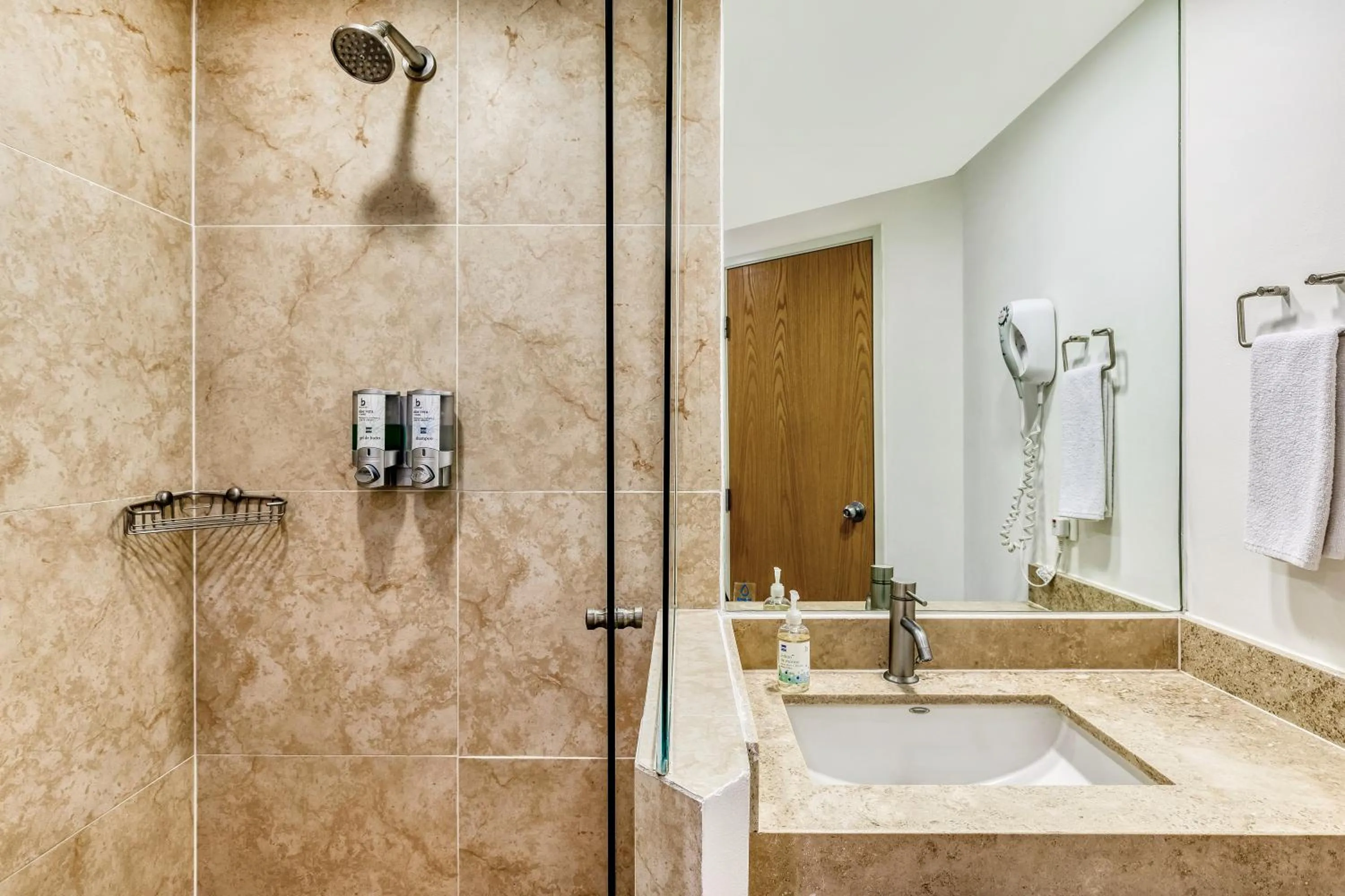 Bathroom in One Salina Cruz