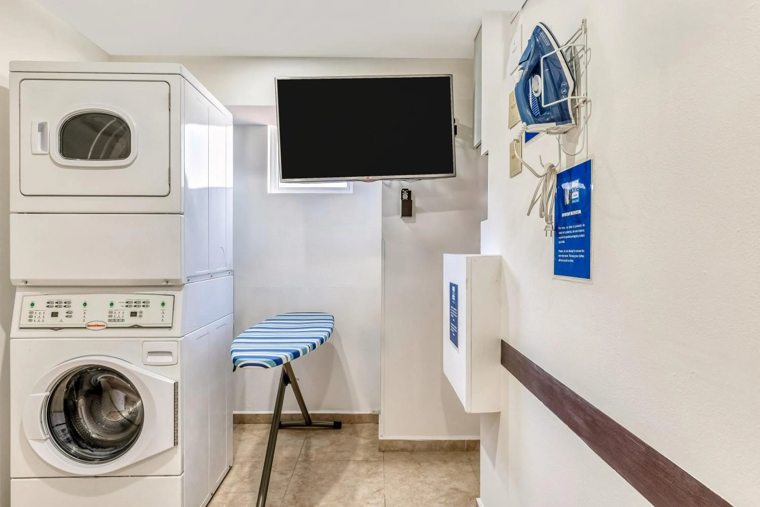 laundry in One Salina Cruz