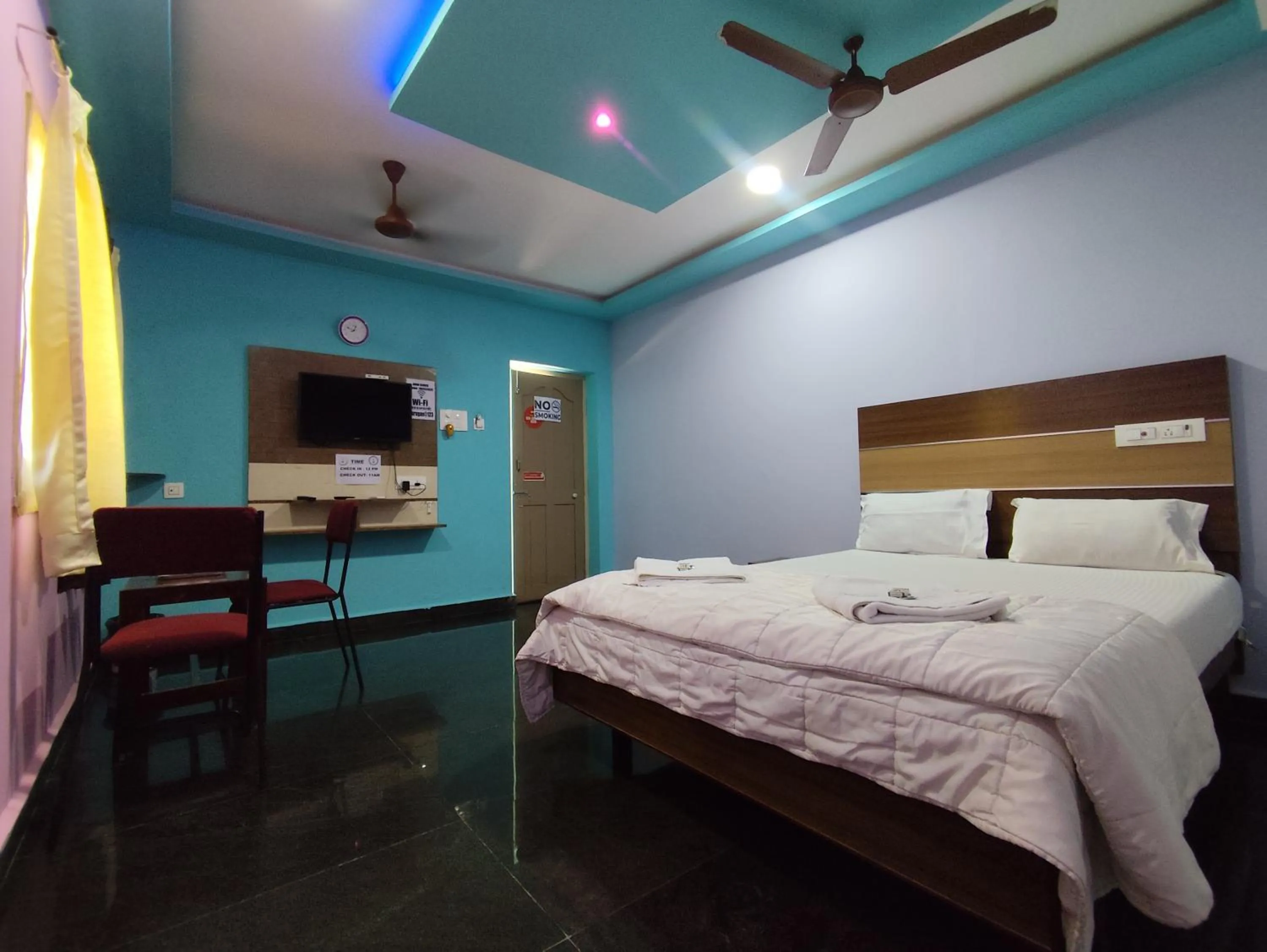 Communal lounge/ TV room, Bed in Sri Murugan Beach Paradise Hotel