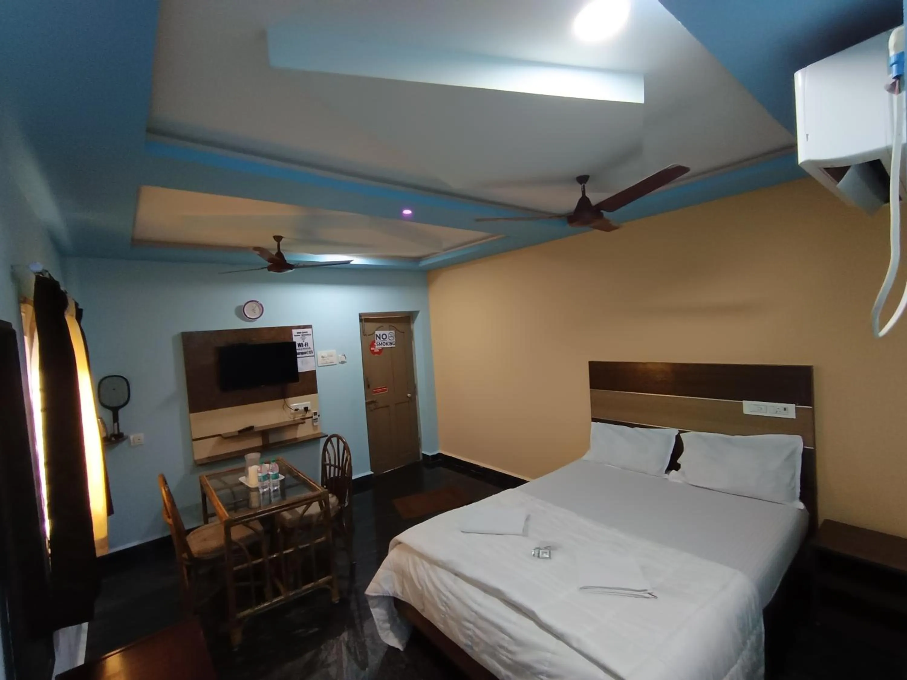 Bed in Sri Murugan Beach Paradise Hotel