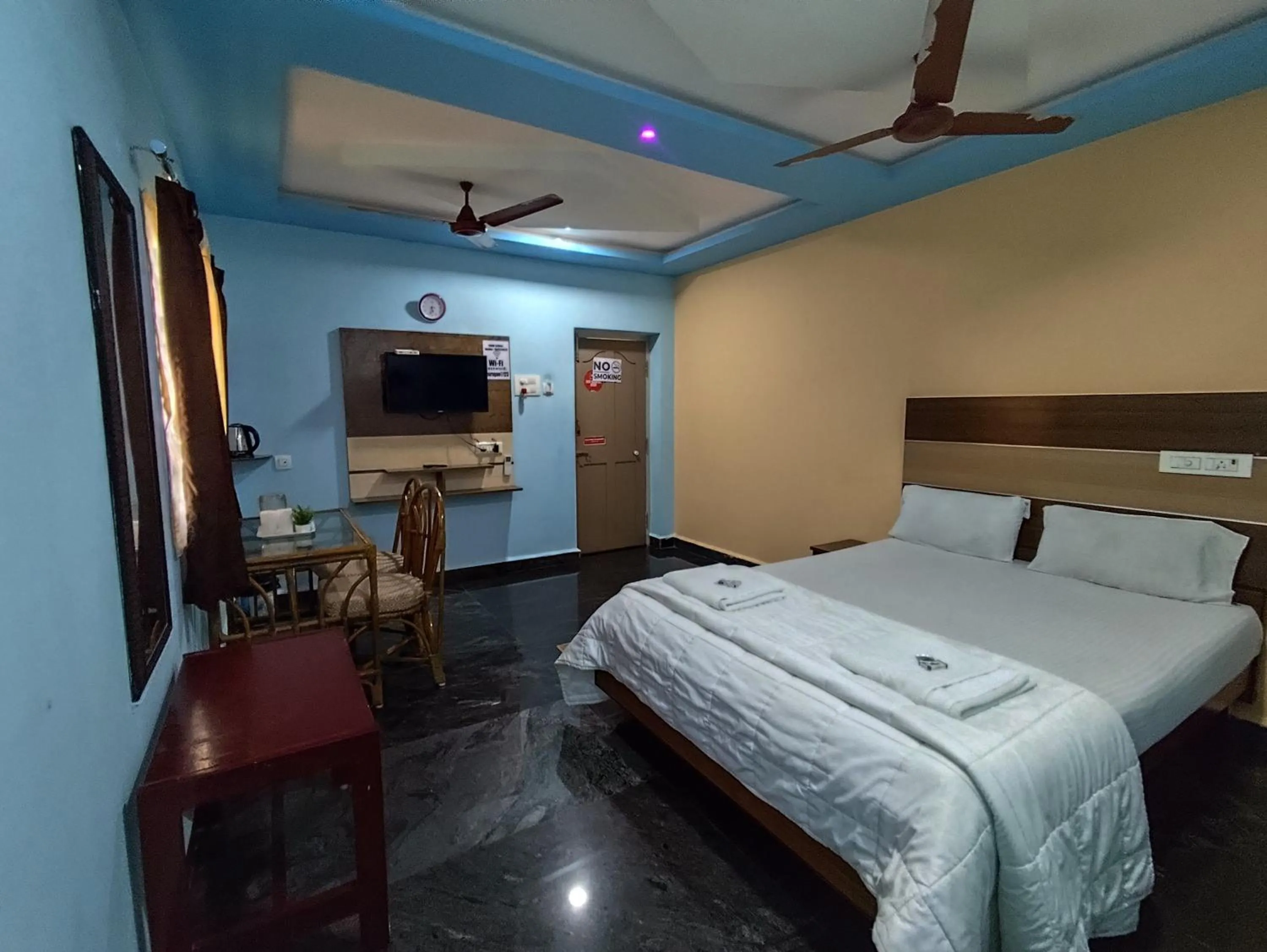 Bed in Sri Murugan Beach Paradise Hotel