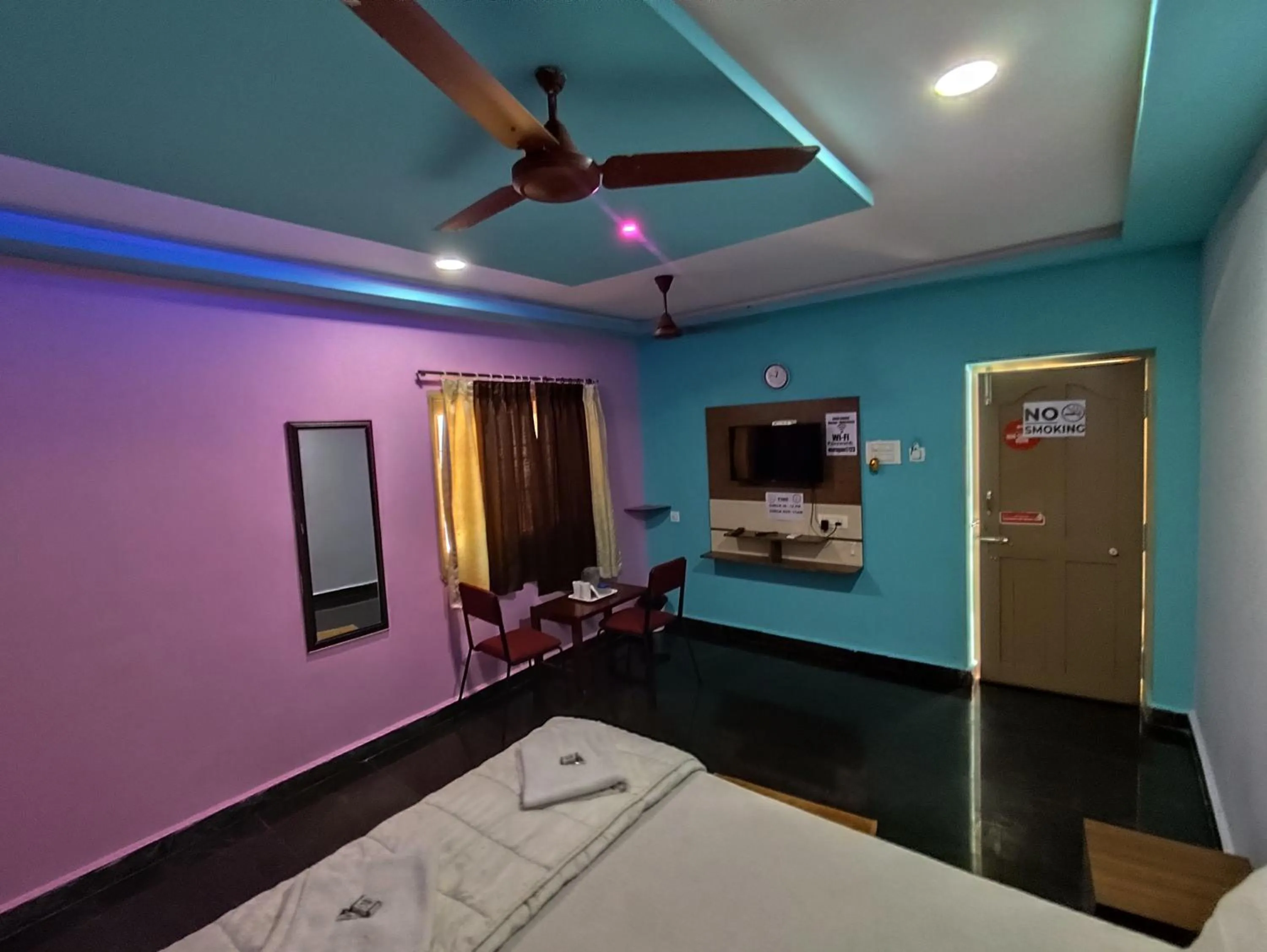 Bed in Sri Murugan Beach Paradise Hotel