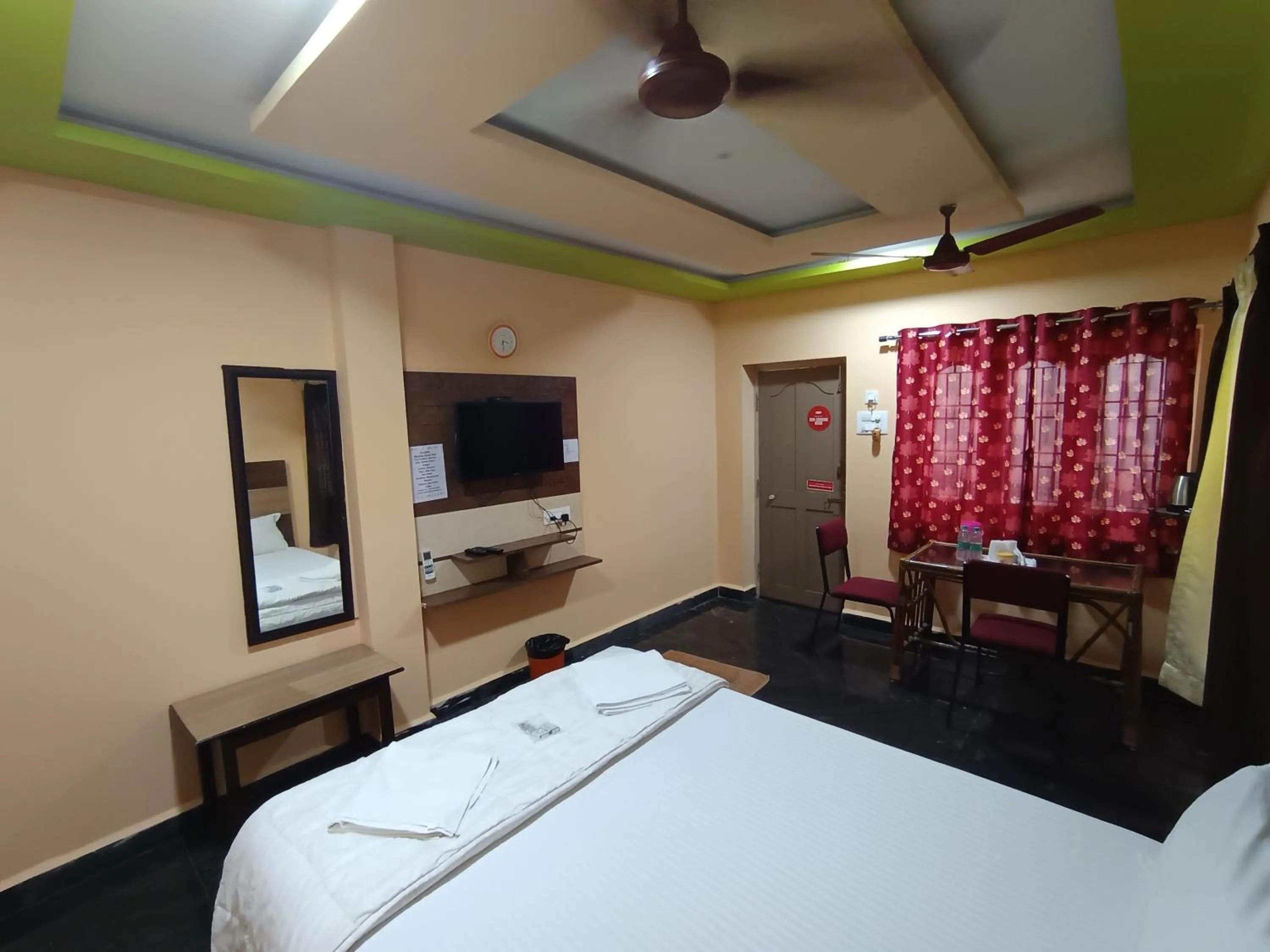 Bed in Sri Murugan Beach Paradise Hotel