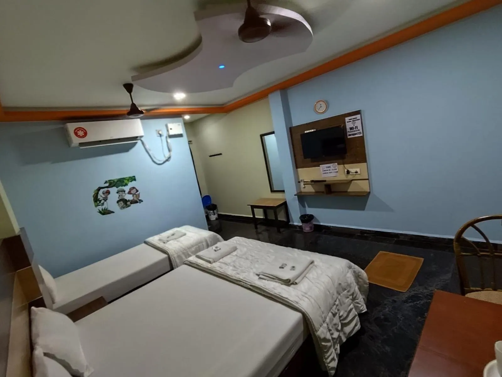 Bed in Sri Murugan Beach Paradise Hotel